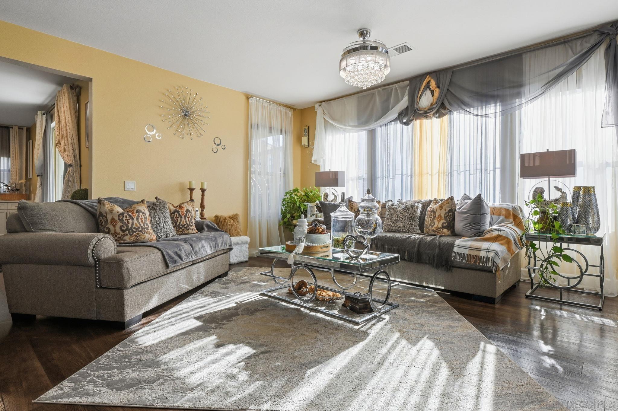 Detail Gallery Image 10 of 58 For 1124  Camino Levante, Chula Vista,  CA 91913 - 5 Beds | 3/1 Baths