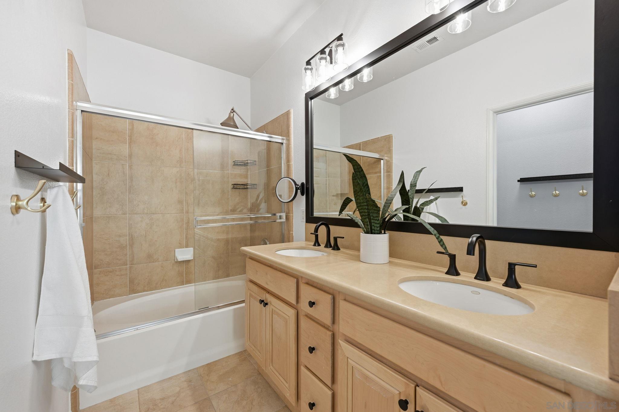 Detail Gallery Image 13 of 24 For 2670  Bellezza Dr, San Diego,  CA 92108 - 2 Beds | 2 Baths