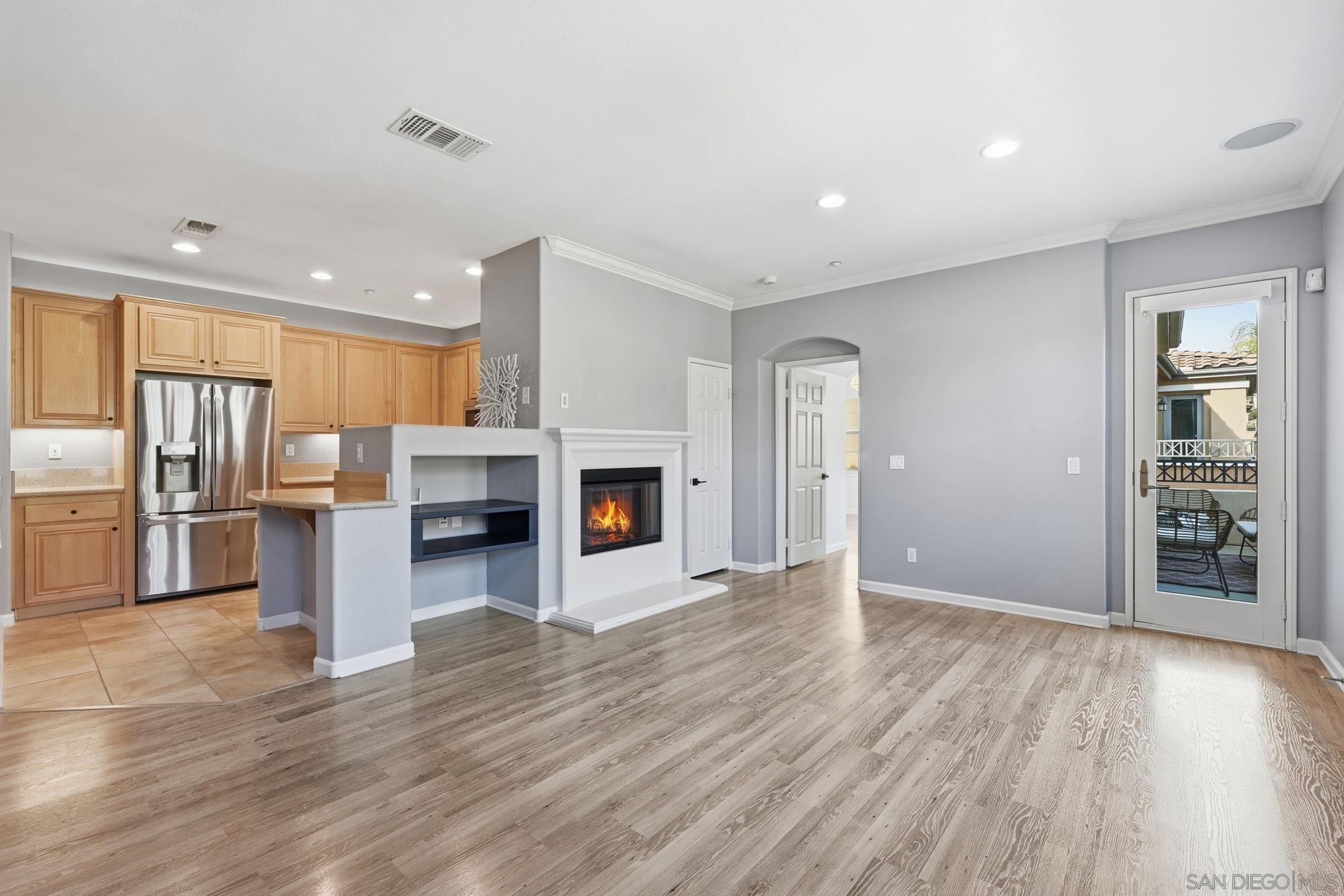 Detail Gallery Image 4 of 24 For 2670  Bellezza Dr, San Diego,  CA 92108 - 2 Beds | 2 Baths