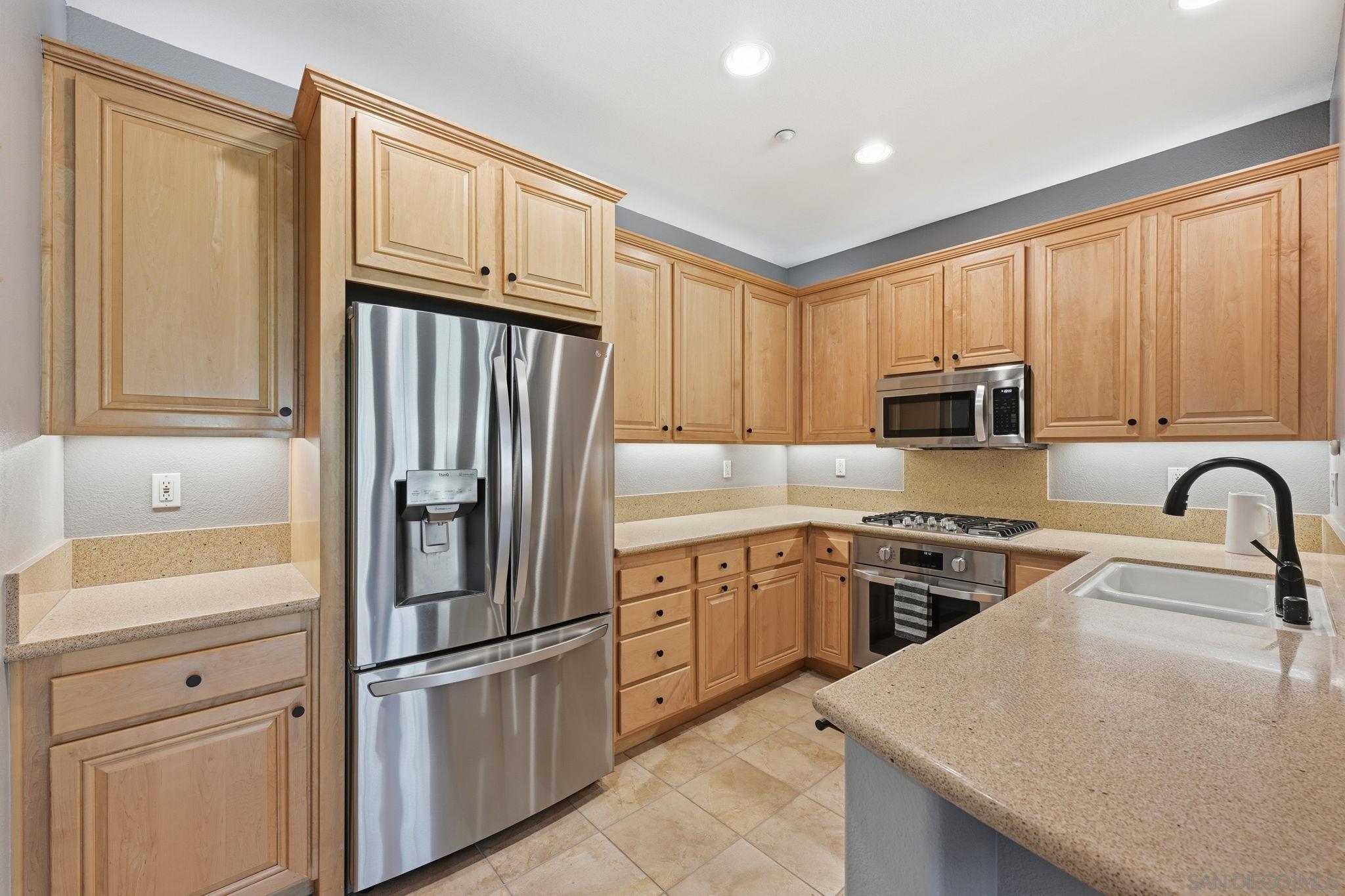 Detail Gallery Image 10 of 24 For 2670  Bellezza Dr, San Diego,  CA 92108 - 2 Beds | 2 Baths