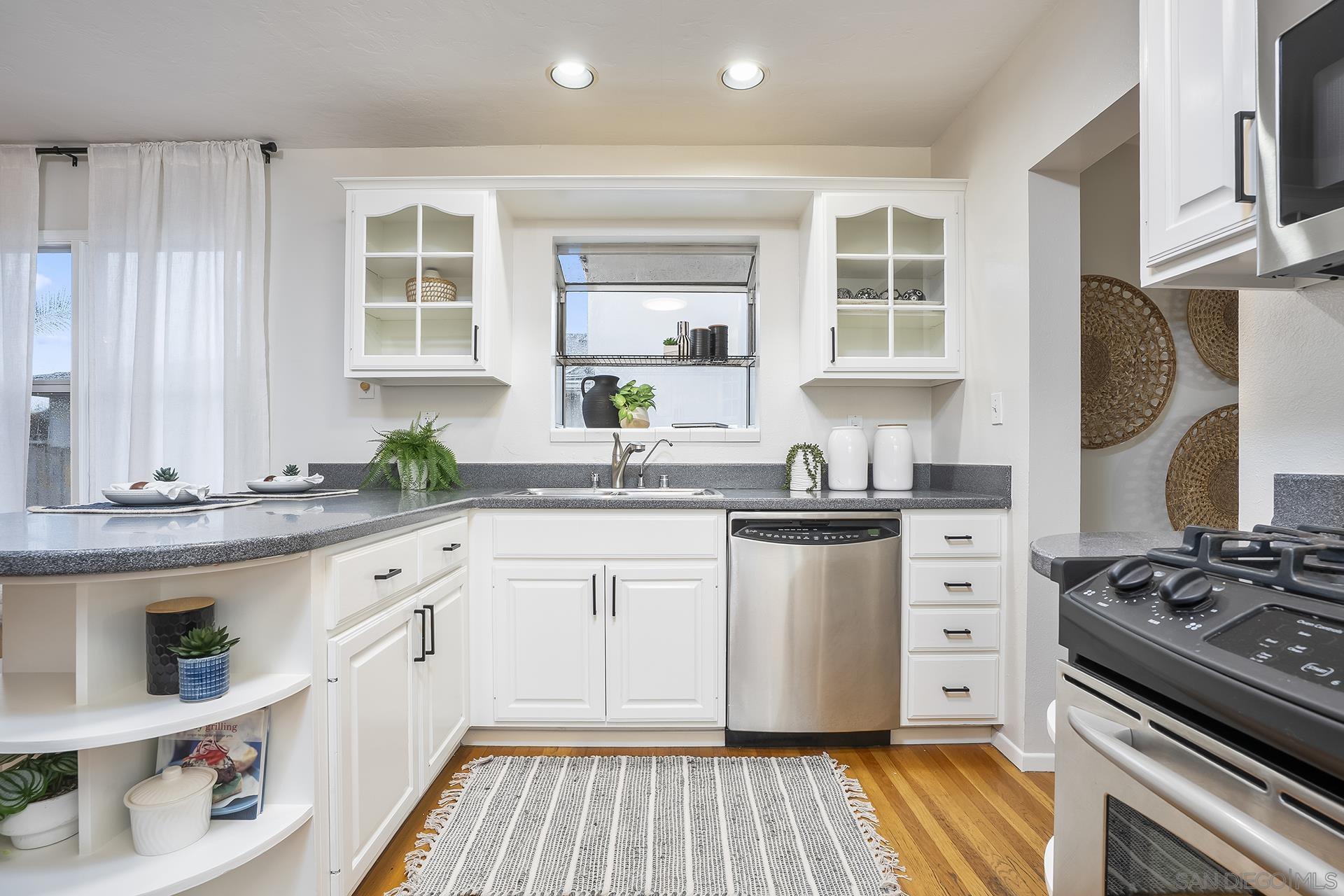 Detail Gallery Image 13 of 73 For 3728  Jennings St, San Diego,  CA 92106 - 3 Beds | 2 Baths