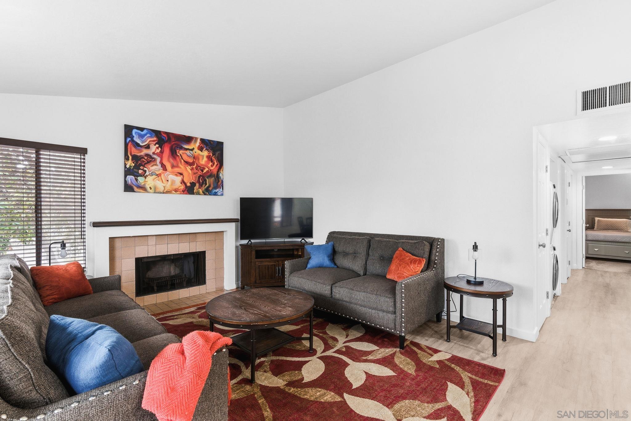 Detail Gallery Image 5 of 24 For 1685  Melrose Ave  #J,  Chula Vista,  CA 91911 - 3 Beds | 2 Baths