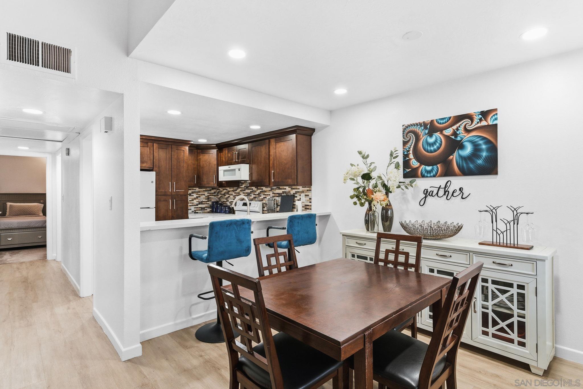 Detail Gallery Image 6 of 24 For 1685  Melrose Ave  #J,  Chula Vista,  CA 91911 - 3 Beds | 2 Baths