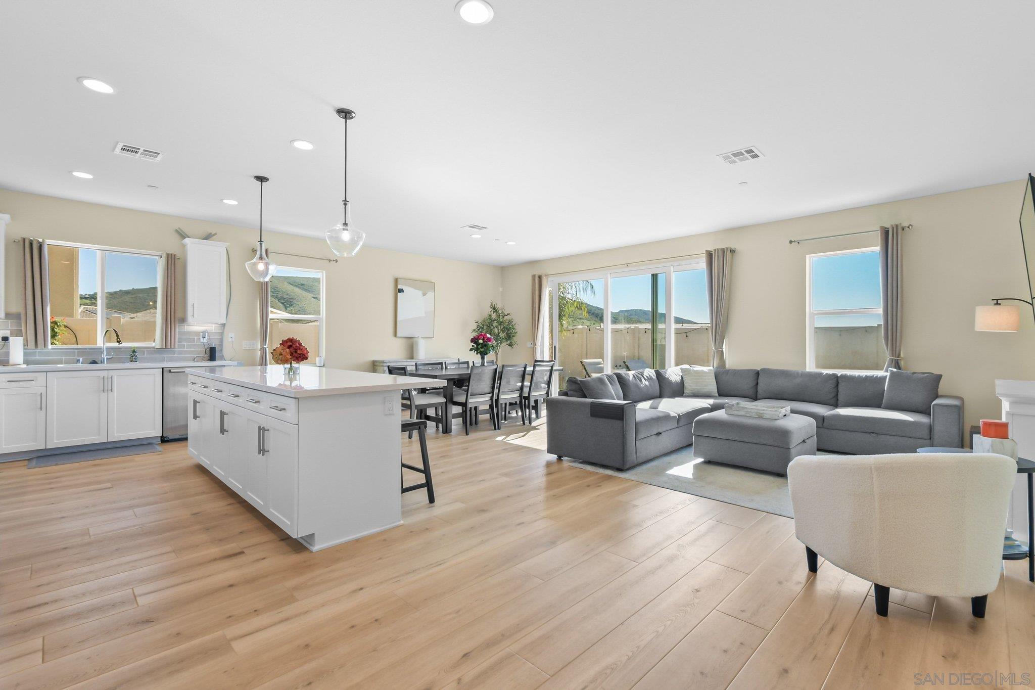 Detail Gallery Image 4 of 33 For 1359  Chaparral Dr, San Marcos,  CA 92069 - 3 Beds | 2 Baths