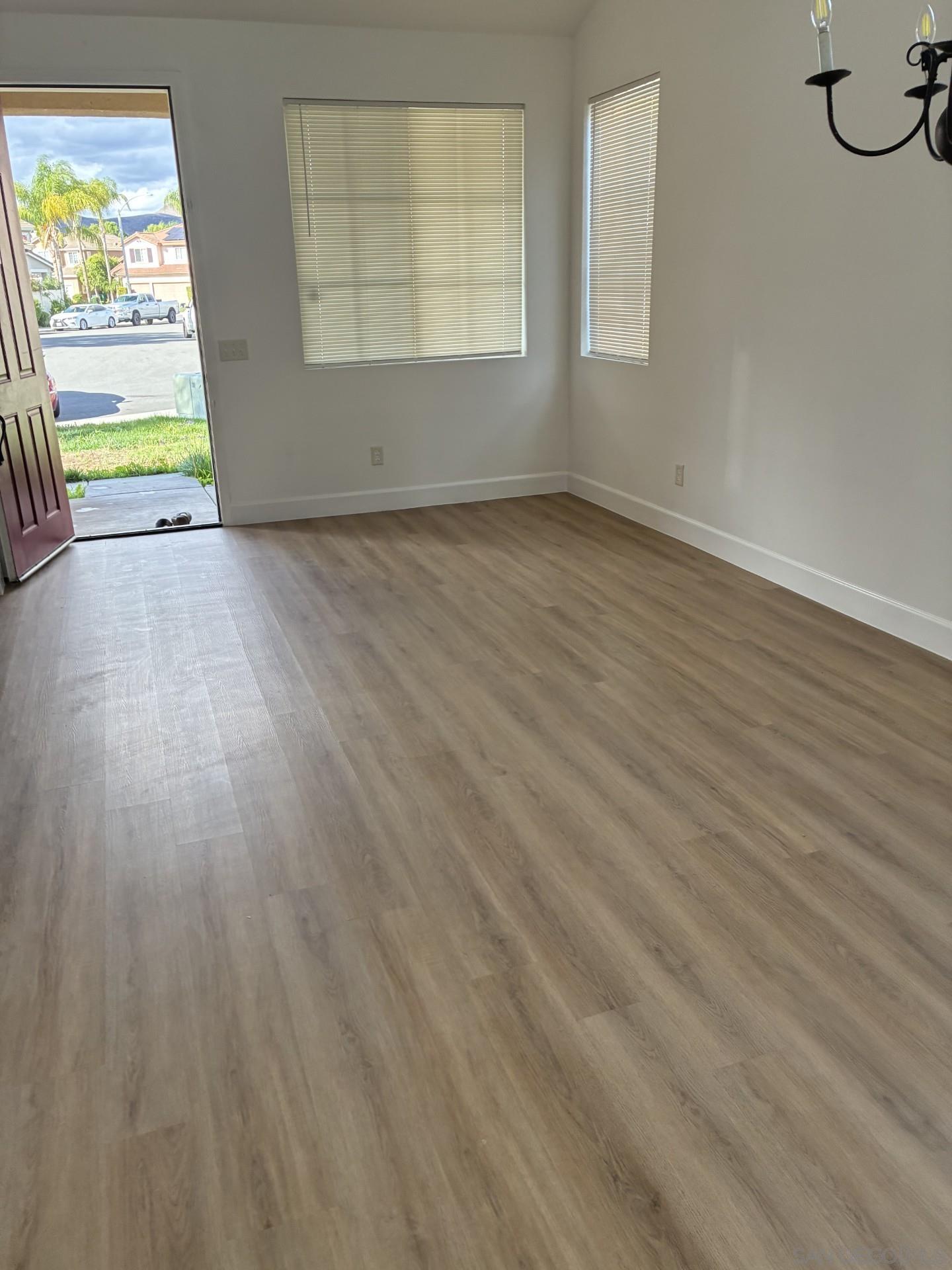 Detail Gallery Image 4 of 10 For 29844  Prell Ct, Menifee,  CA 92584 - 5 Beds | 2/1 Baths