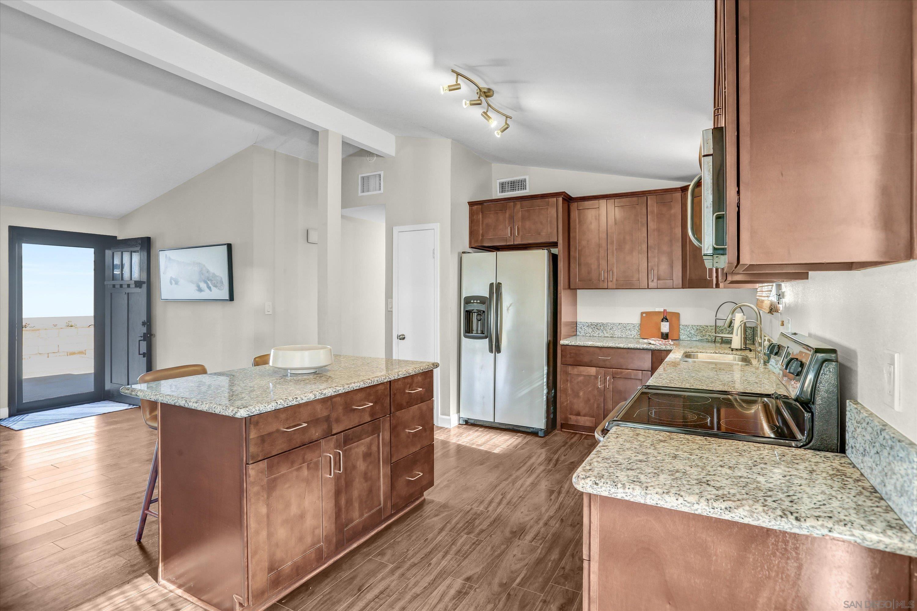 Detail Gallery Image 11 of 34 For 3280  Towser St, San Diego,  CA 92123 - 3 Beds | 2 Baths