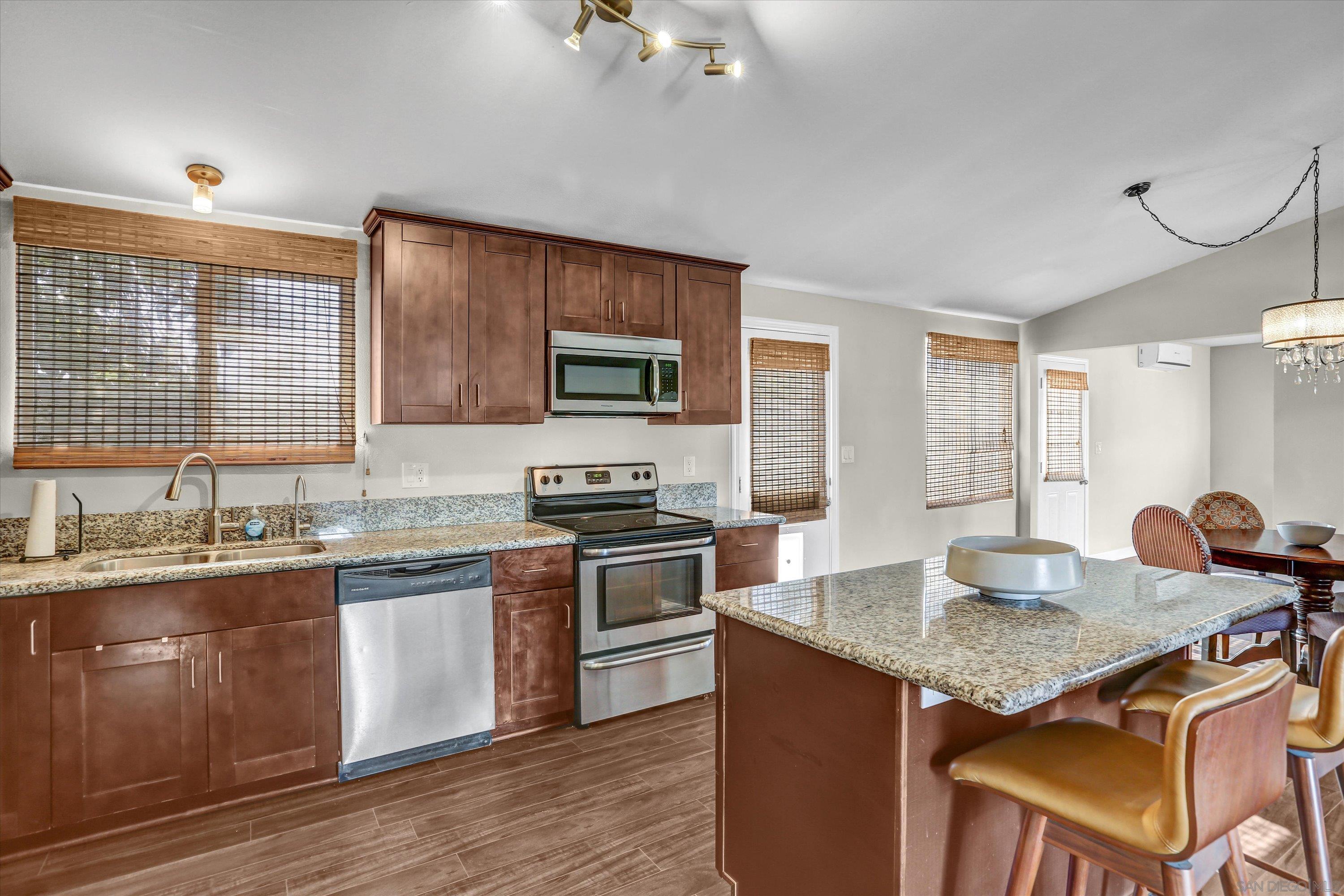 Detail Gallery Image 10 of 34 For 3280  Towser St, San Diego,  CA 92123 - 3 Beds | 2 Baths