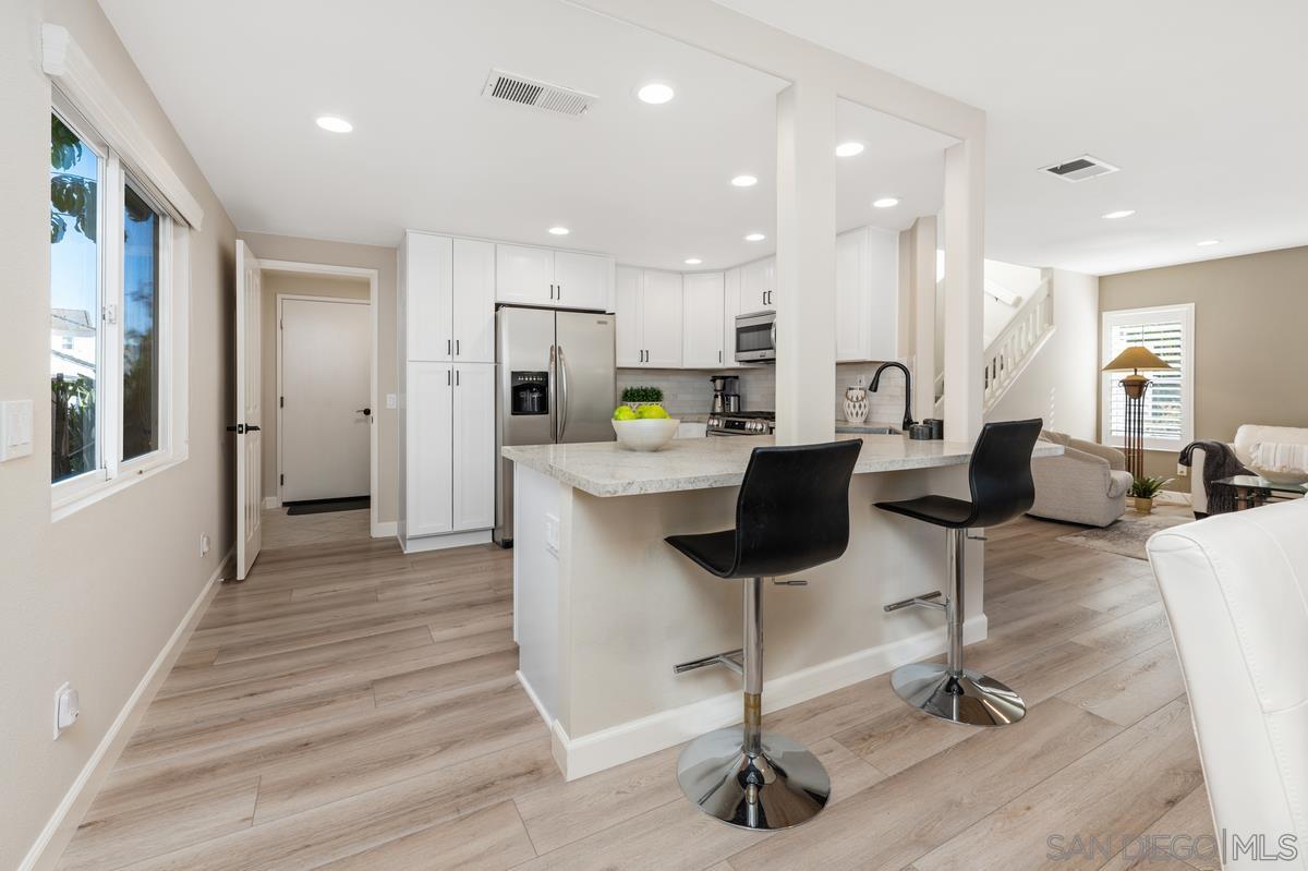 Detail Gallery Image 7 of 28 For 11814  Pickford Rd, San Diego,  CA 92131 - 3 Beds | 2/1 Baths