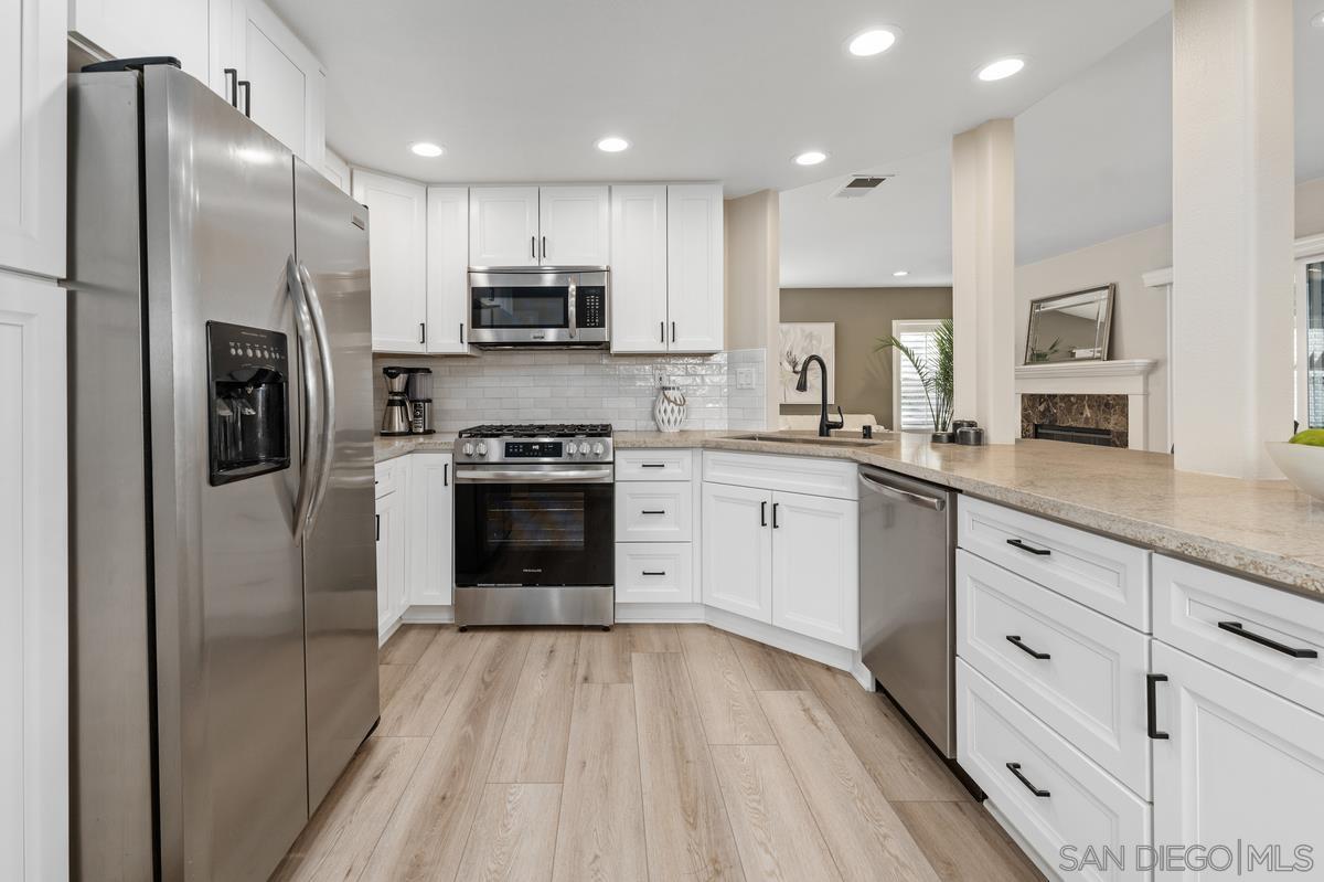 Detail Gallery Image 8 of 28 For 11814  Pickford Rd, San Diego,  CA 92131 - 3 Beds | 2/1 Baths