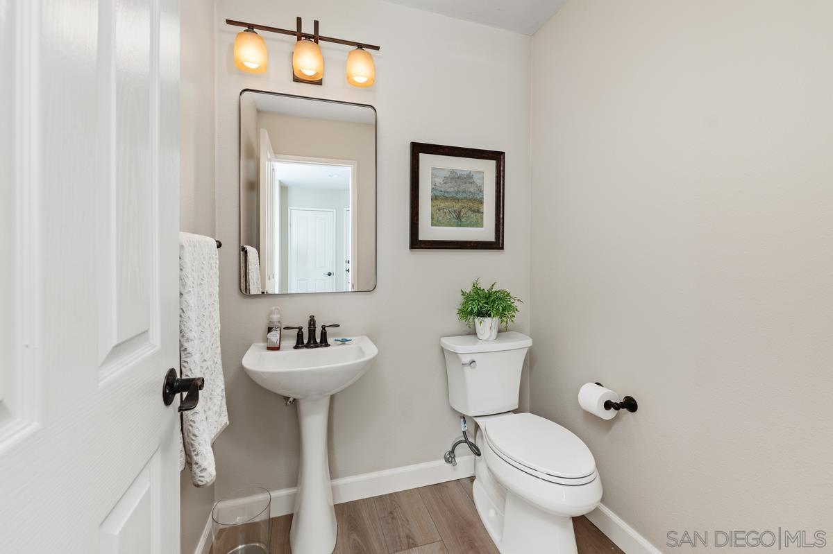 Detail Gallery Image 10 of 28 For 11814  Pickford Rd, San Diego,  CA 92131 - 3 Beds | 2/1 Baths