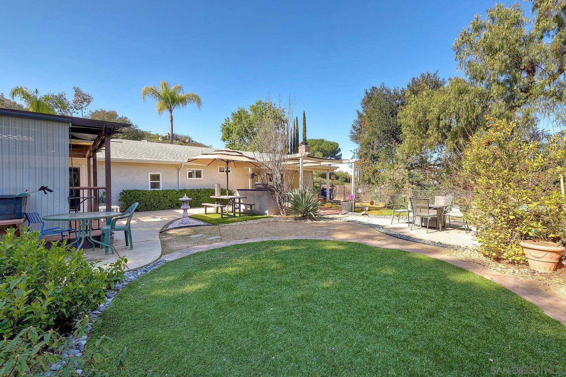 Detail Gallery Image 2 of 37 For 15805  Oak Valley Rd, Ramona,  CA 92065 - 5 Beds | 3 Baths