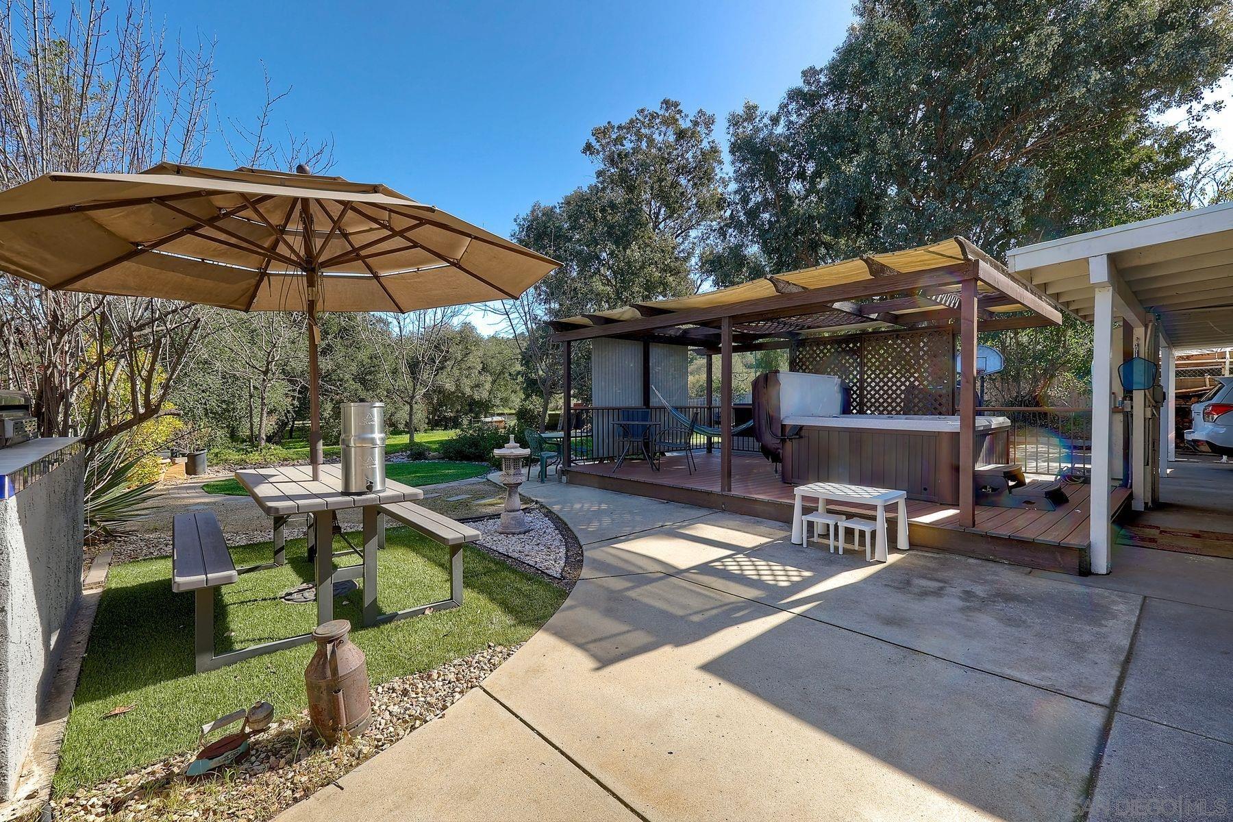 Detail Gallery Image 4 of 37 For 15805  Oak Valley Rd, Ramona,  CA 92065 - 5 Beds | 3 Baths