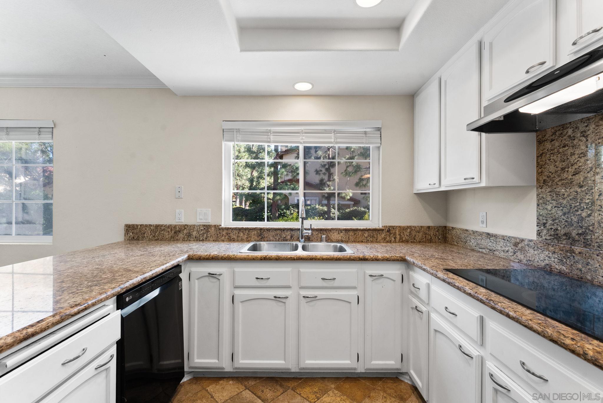 Detail Gallery Image 12 of 35 For 4040  Porte De Palmas  #31,  San Diego,  CA 92122 - 3 Beds | 2/1 Baths