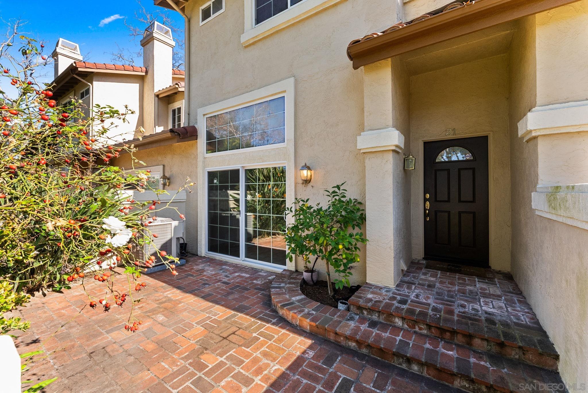 Detail Gallery Image 3 of 35 For 4040  Porte De Palmas  #31,  San Diego,  CA 92122 - 3 Beds | 2/1 Baths