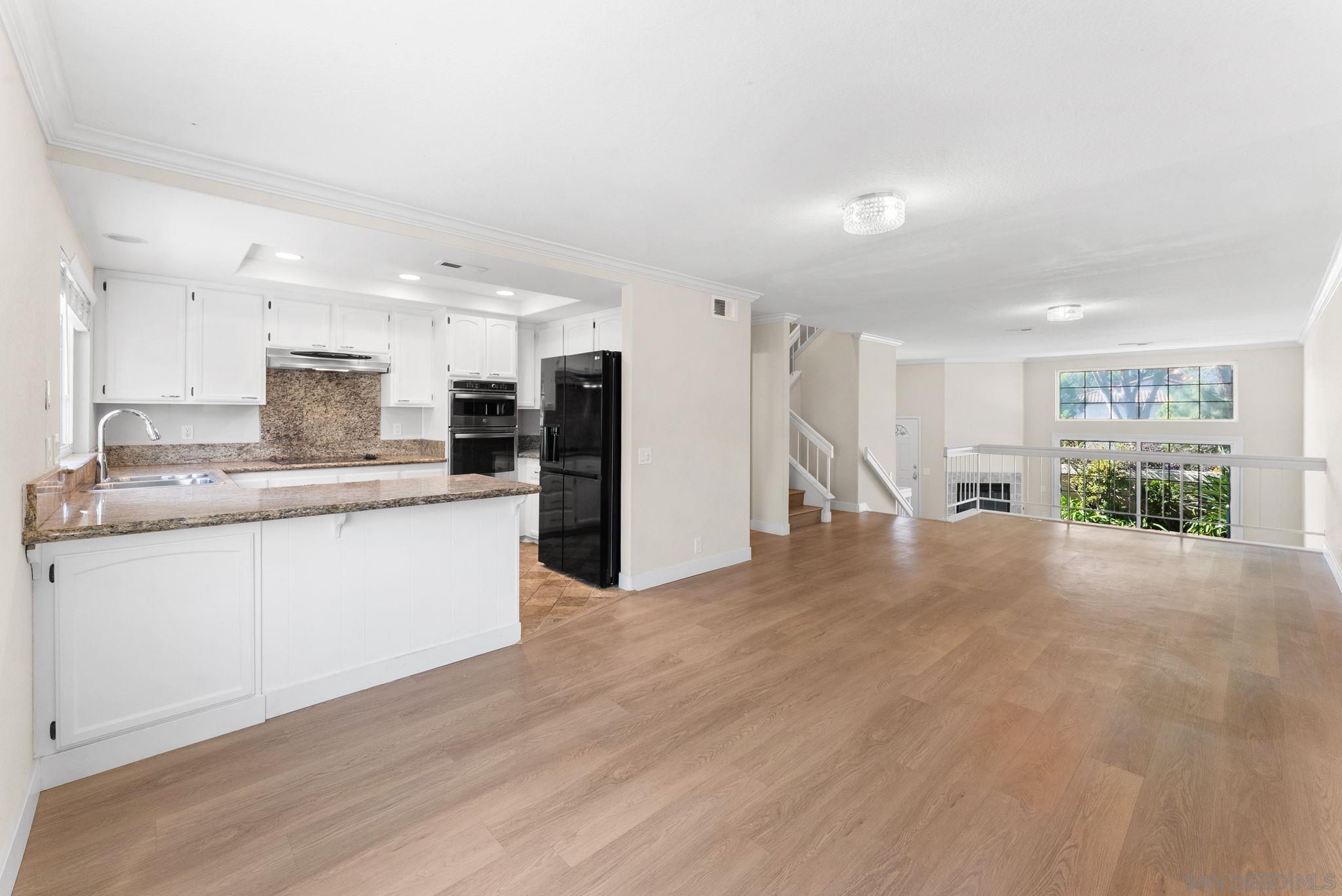 Detail Gallery Image 10 of 35 For 4040  Porte De Palmas  #31,  San Diego,  CA 92122 - 3 Beds | 2/1 Baths