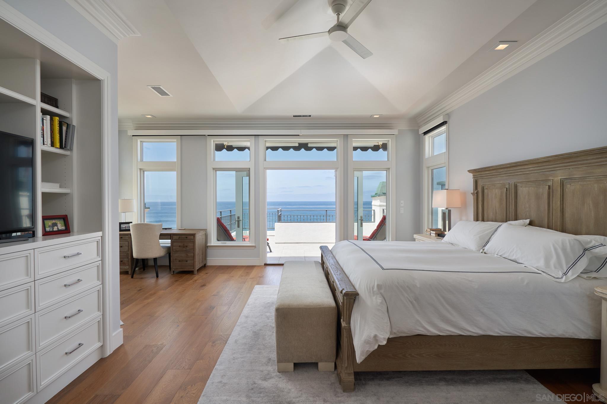 Detail Gallery Image 11 of 23 For 6911  Neptune Pl, La Jolla,  CA 92037 - 4 Beds | 3/1 Baths