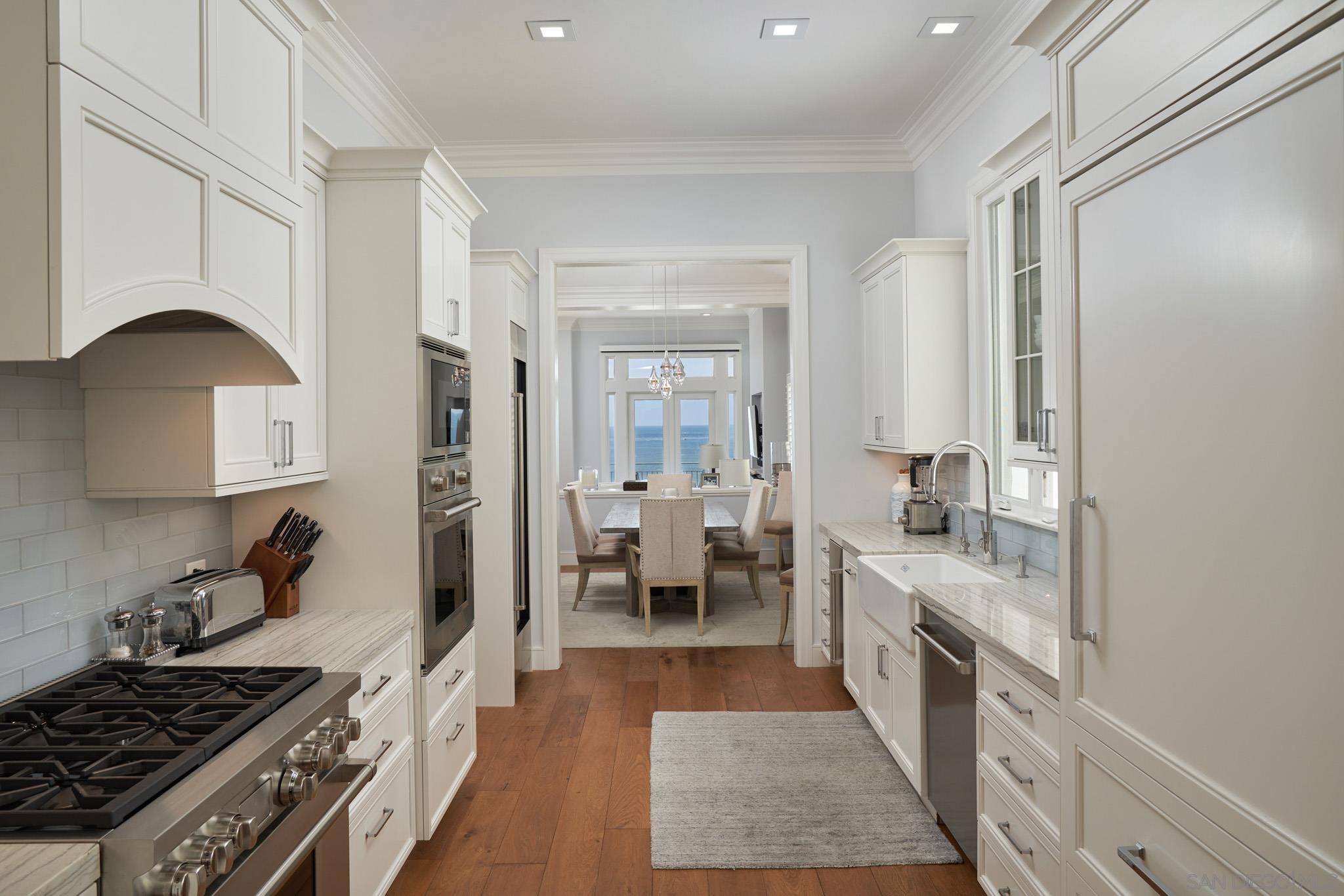 Detail Gallery Image 7 of 23 For 6911  Neptune Pl, La Jolla,  CA 92037 - 4 Beds | 3/1 Baths