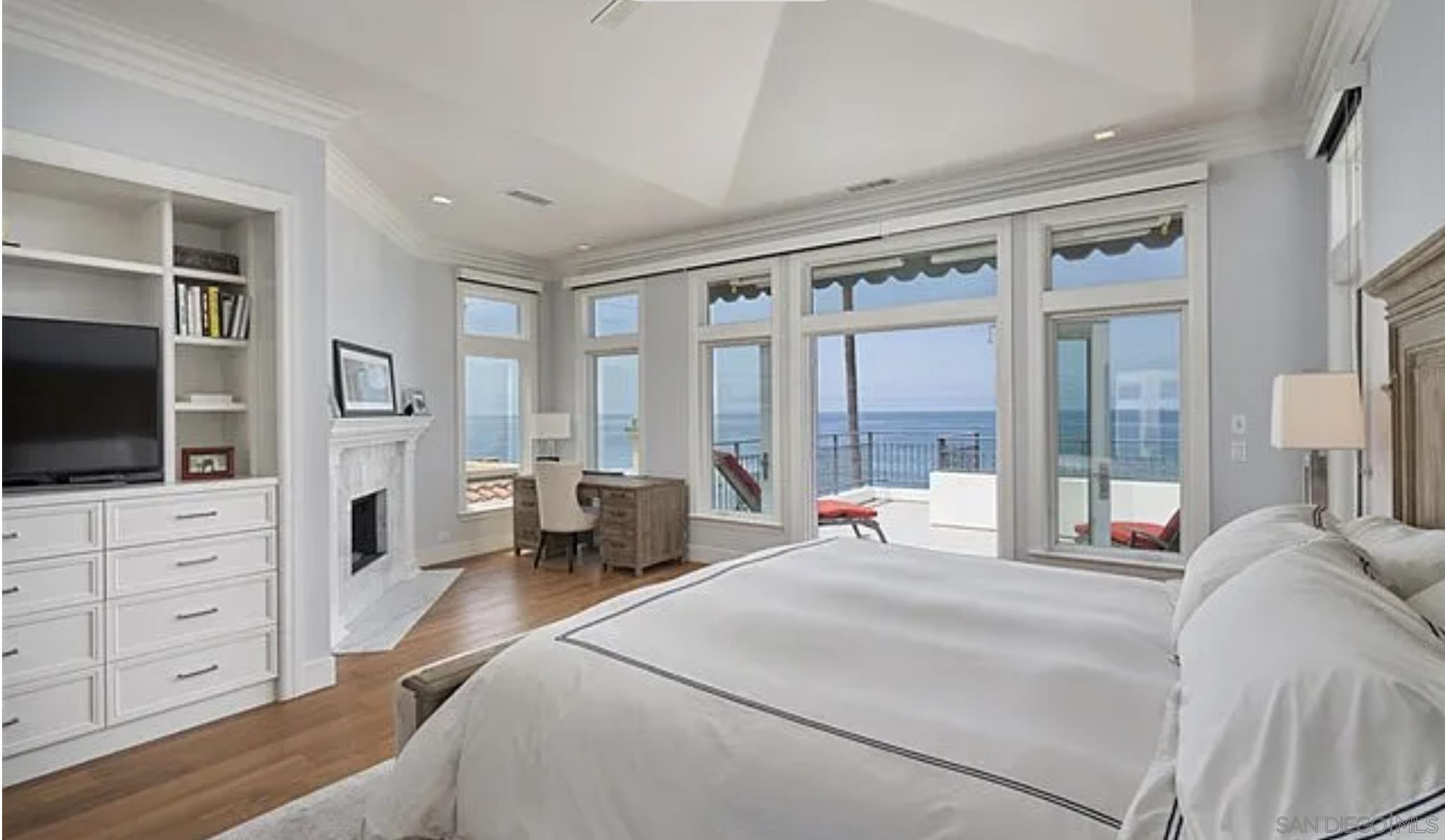 Detail Gallery Image 8 of 8 For 6911  Neptune Pl, La Jolla,  CA 92037 - 4 Beds | 3/1 Baths