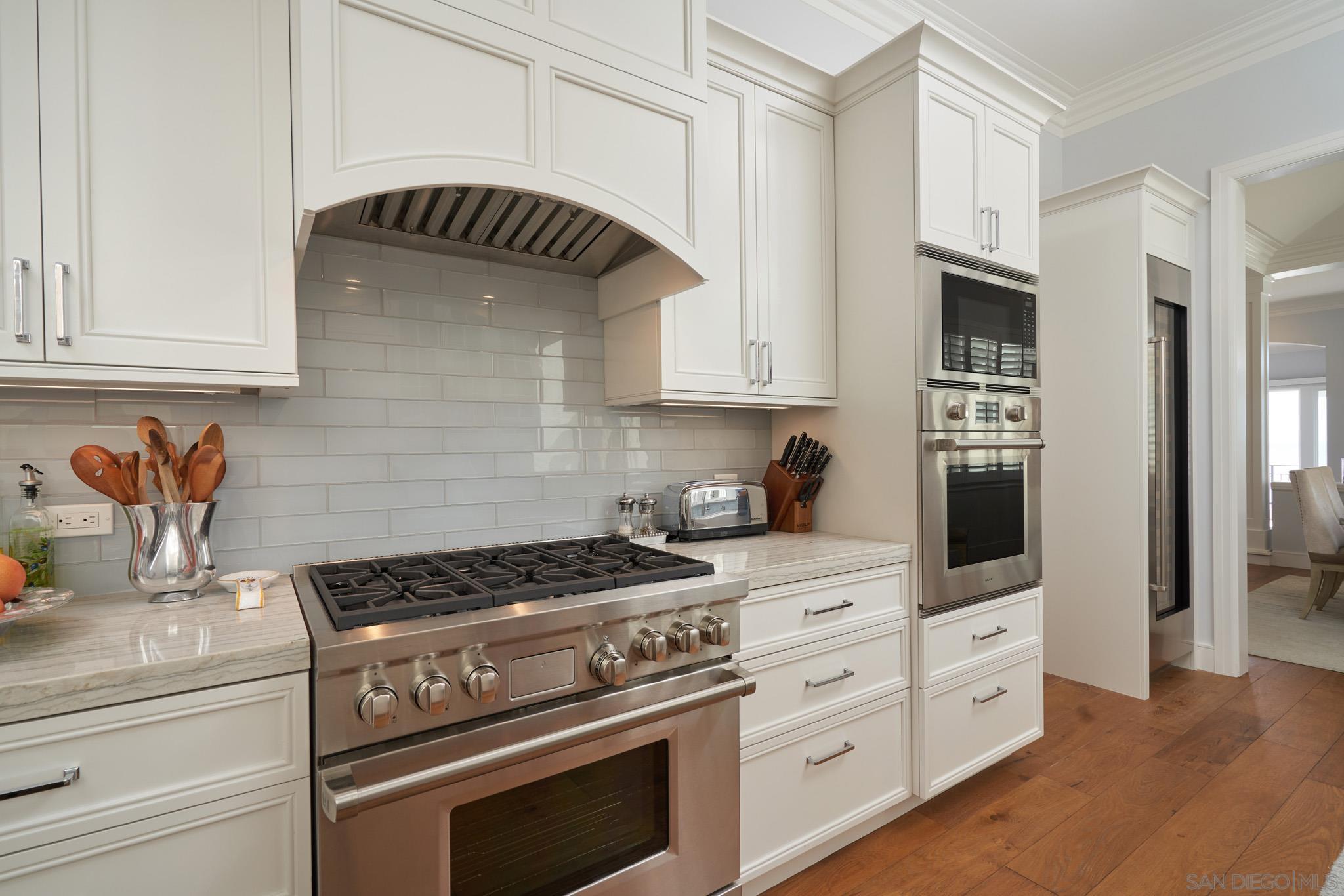 Detail Gallery Image 8 of 23 For 6911  Neptune Pl, La Jolla,  CA 92037 - 4 Beds | 3/1 Baths