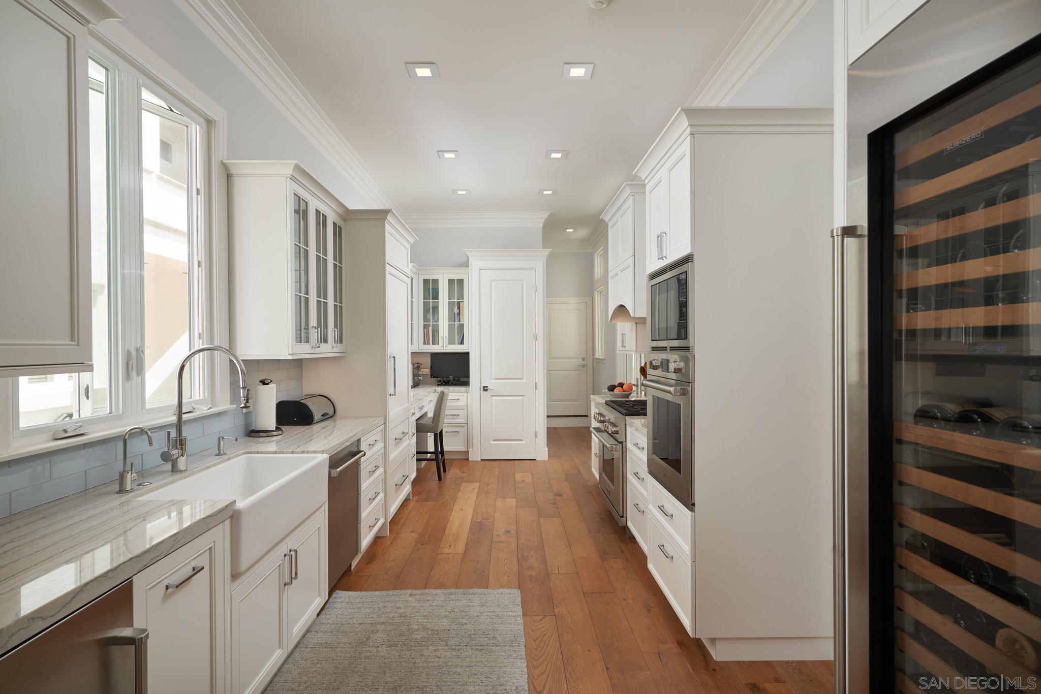 Detail Gallery Image 9 of 23 For 6911  Neptune Pl, La Jolla,  CA 92037 - 4 Beds | 3/1 Baths