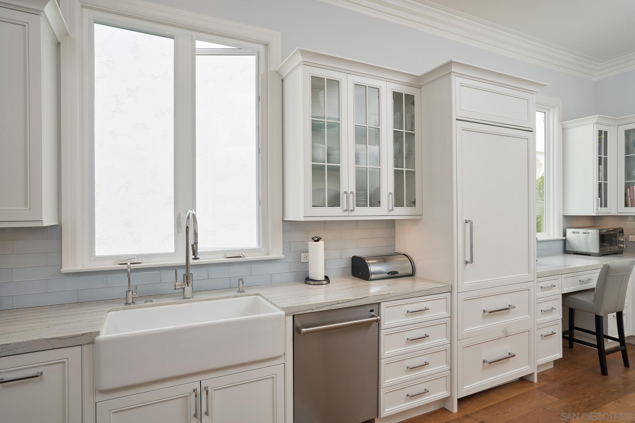 Detail Gallery Image 10 of 23 For 6911  Neptune Pl, La Jolla,  CA 92037 - 4 Beds | 3/1 Baths