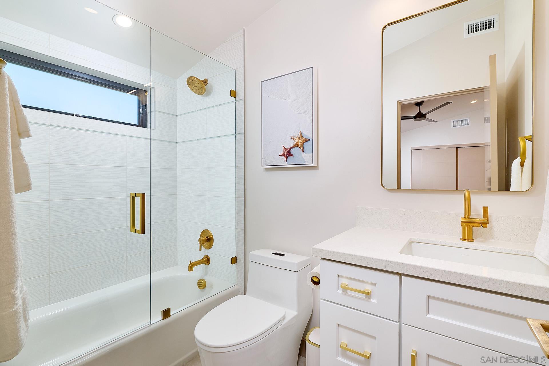 Detail Gallery Image 14 of 34 For 164  Cherry, Carlsbad,  CA 92008 - 3 Beds | 3/1 Baths