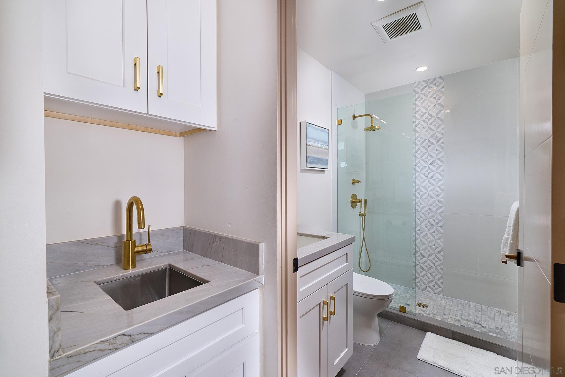 Detail Gallery Image 17 of 34 For 164  Cherry, Carlsbad,  CA 92008 - 3 Beds | 3/1 Baths