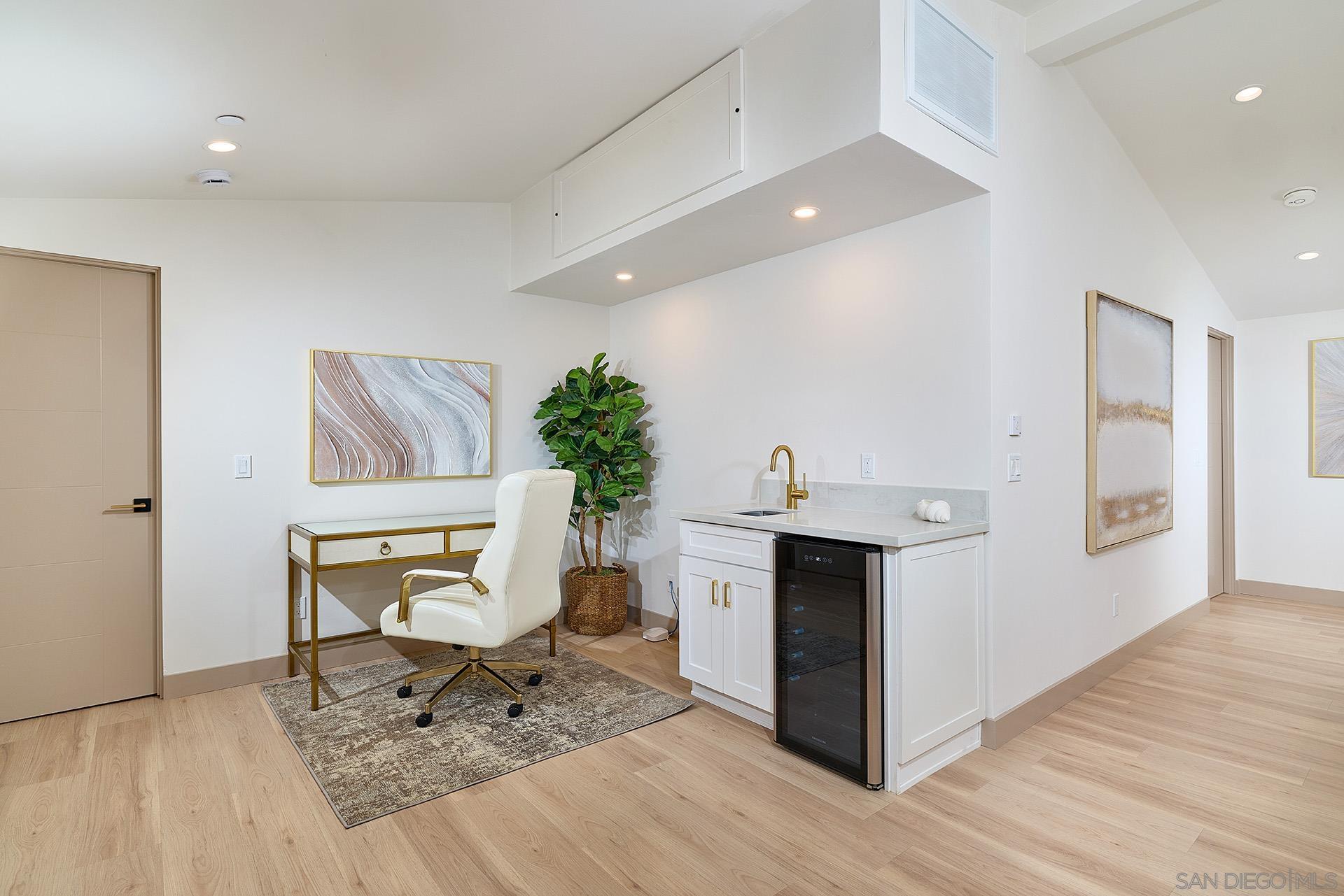 Detail Gallery Image 19 of 34 For 164  Cherry, Carlsbad,  CA 92008 - 3 Beds | 3/1 Baths