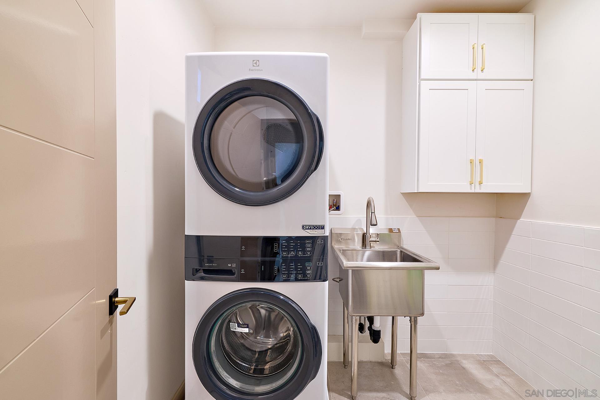 Detail Gallery Image 20 of 34 For 164  Cherry, Carlsbad,  CA 92008 - 3 Beds | 3/1 Baths