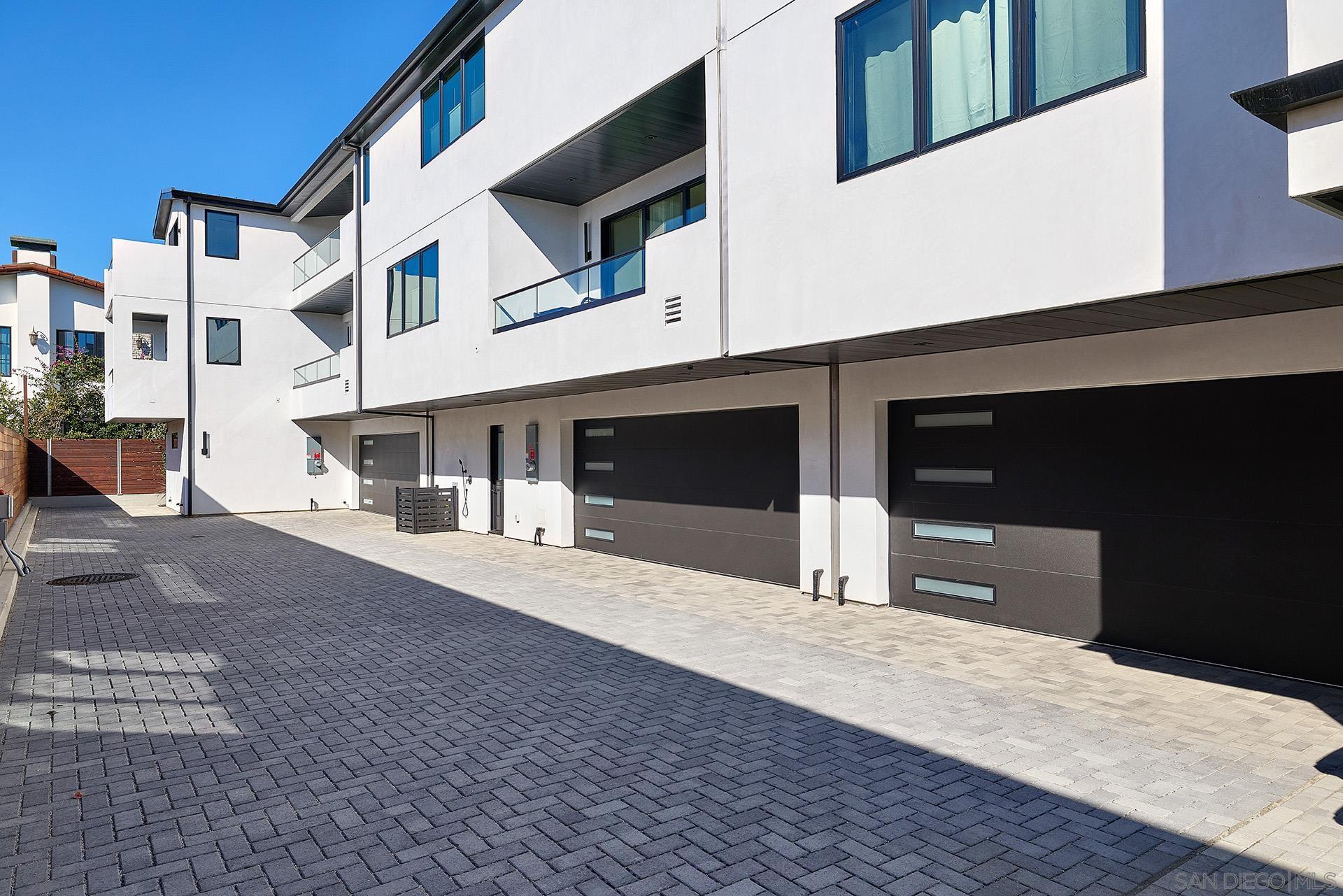 Detail Gallery Image 22 of 34 For 164  Cherry, Carlsbad,  CA 92008 - 3 Beds | 3/1 Baths