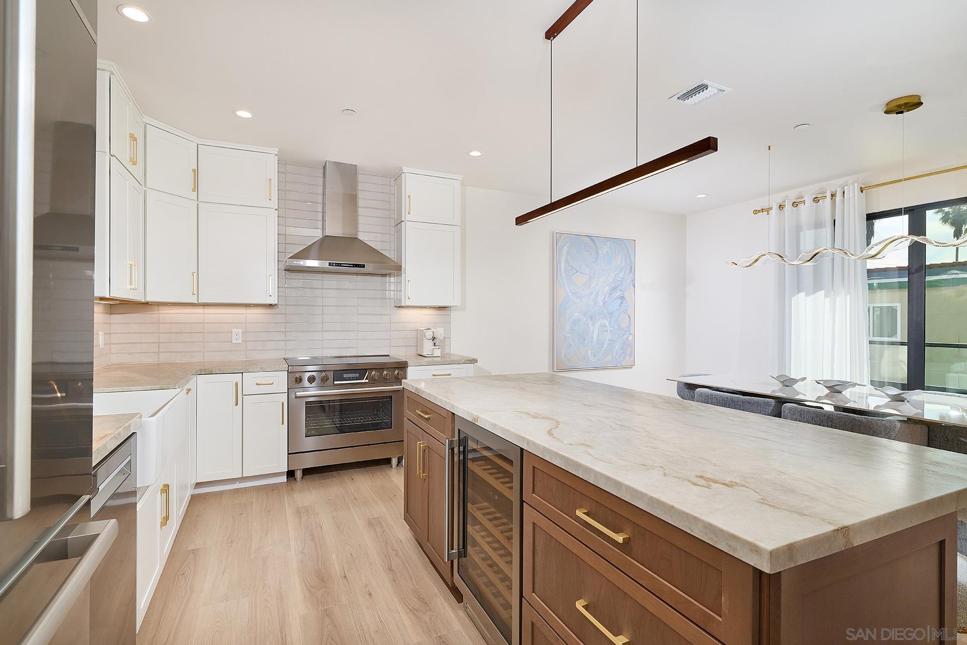 Detail Gallery Image 5 of 34 For 164  Cherry, Carlsbad,  CA 92008 - 3 Beds | 3/1 Baths