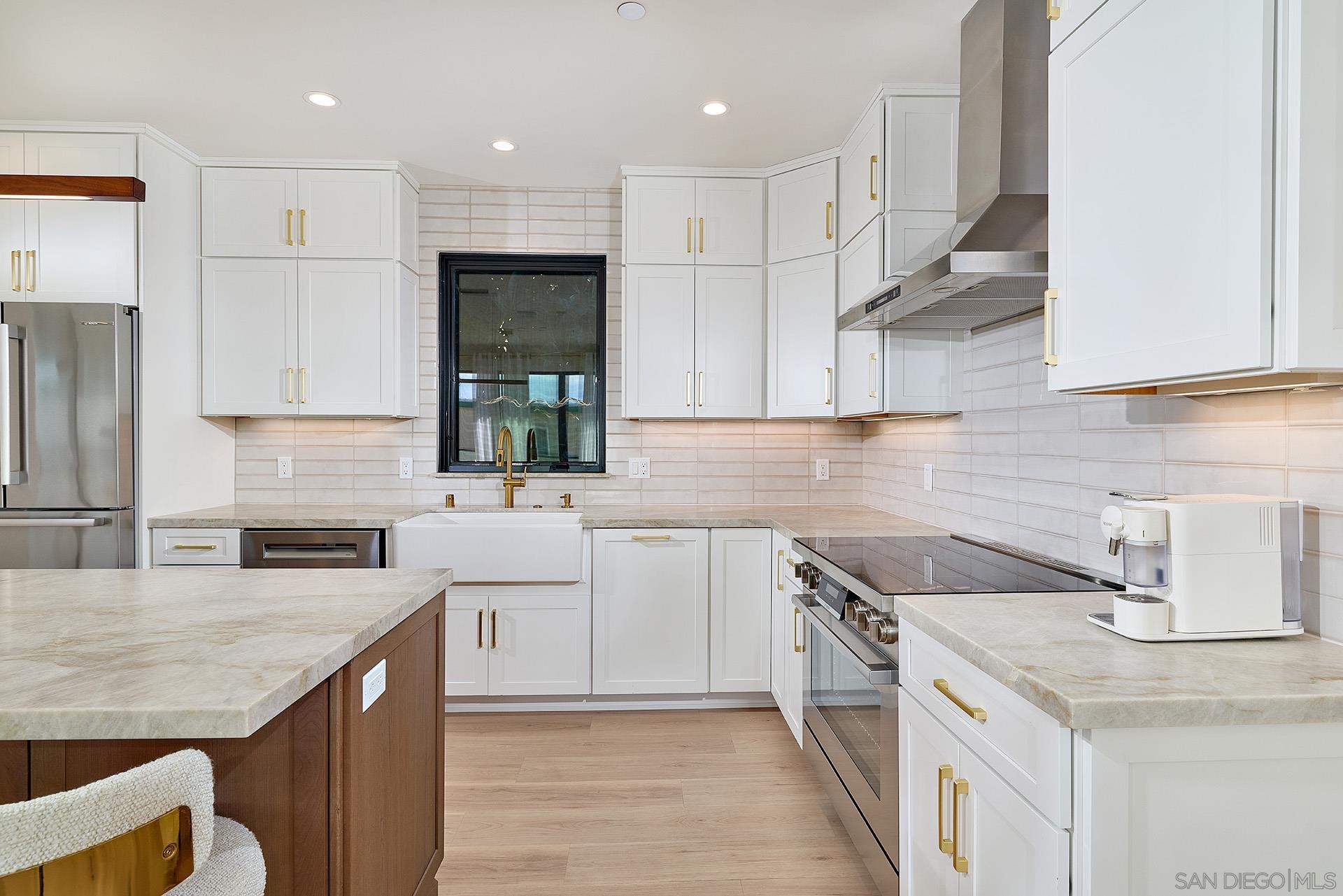 Detail Gallery Image 6 of 34 For 164  Cherry, Carlsbad,  CA 92008 - 3 Beds | 3/1 Baths