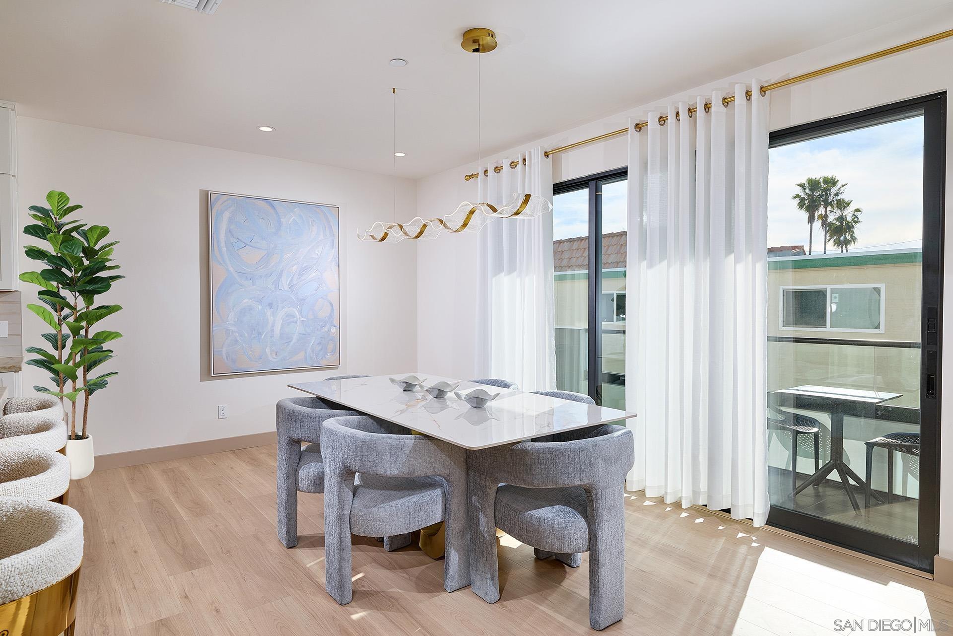 Detail Gallery Image 7 of 34 For 164  Cherry, Carlsbad,  CA 92008 - 3 Beds | 3/1 Baths