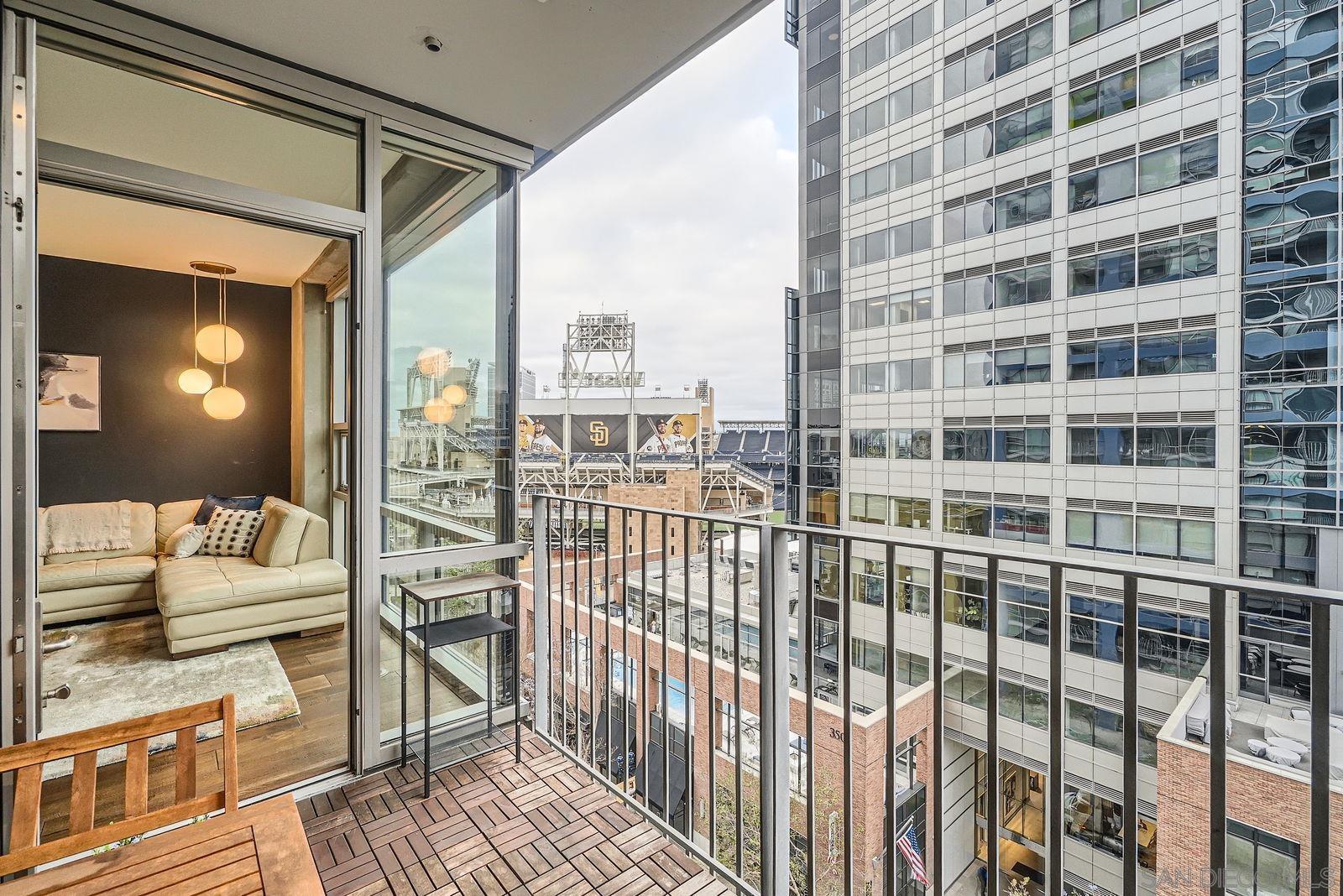 Detail Gallery Image 3 of 32 For 321  10th Ave  #904,  San Diego,  CA 92101 - 1 Beds | 1 Baths