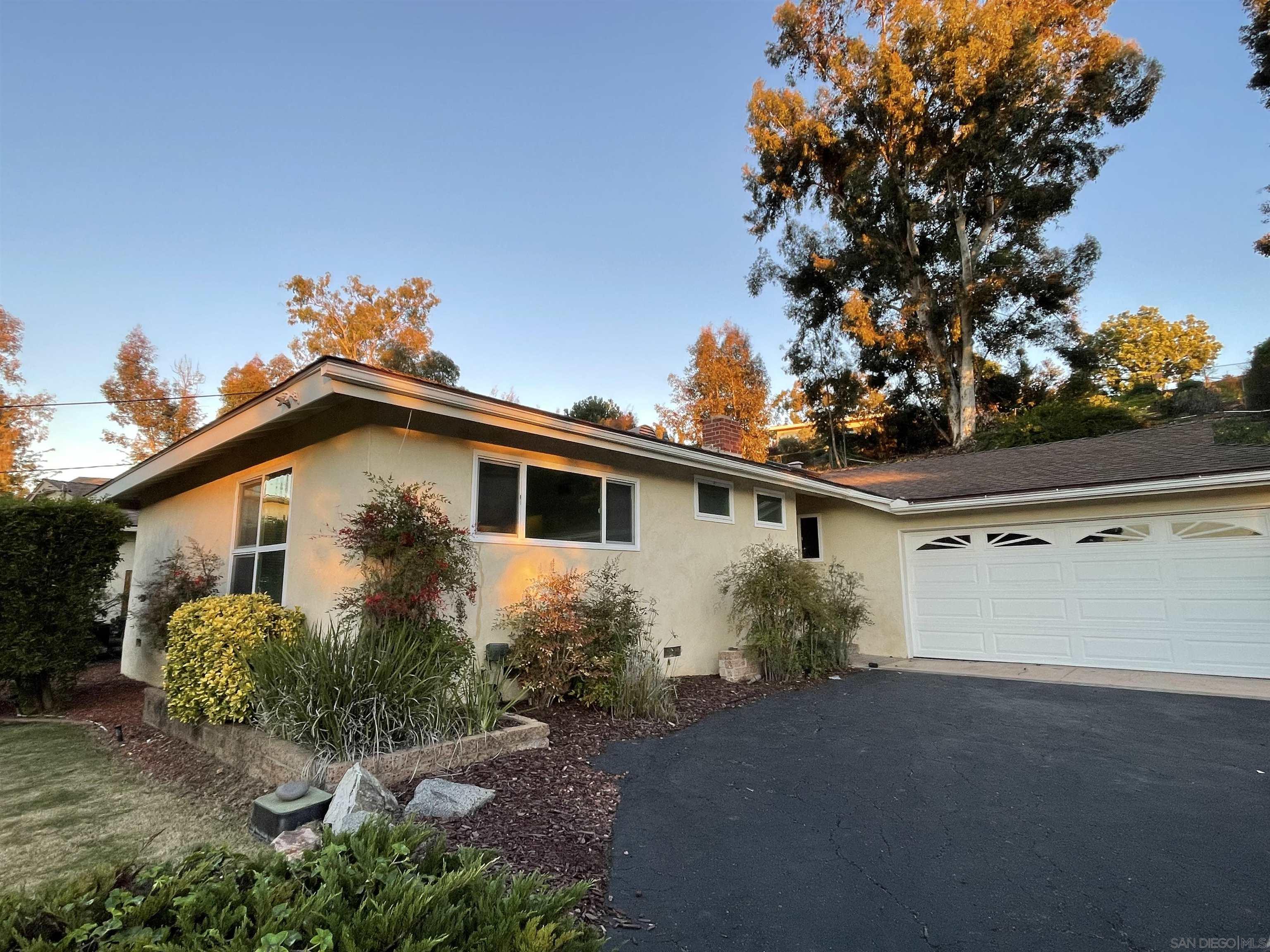 Detail Gallery Image 2 of 22 For 877  Brockton St, El Cajon,  CA 92020 - 3 Beds | 2 Baths