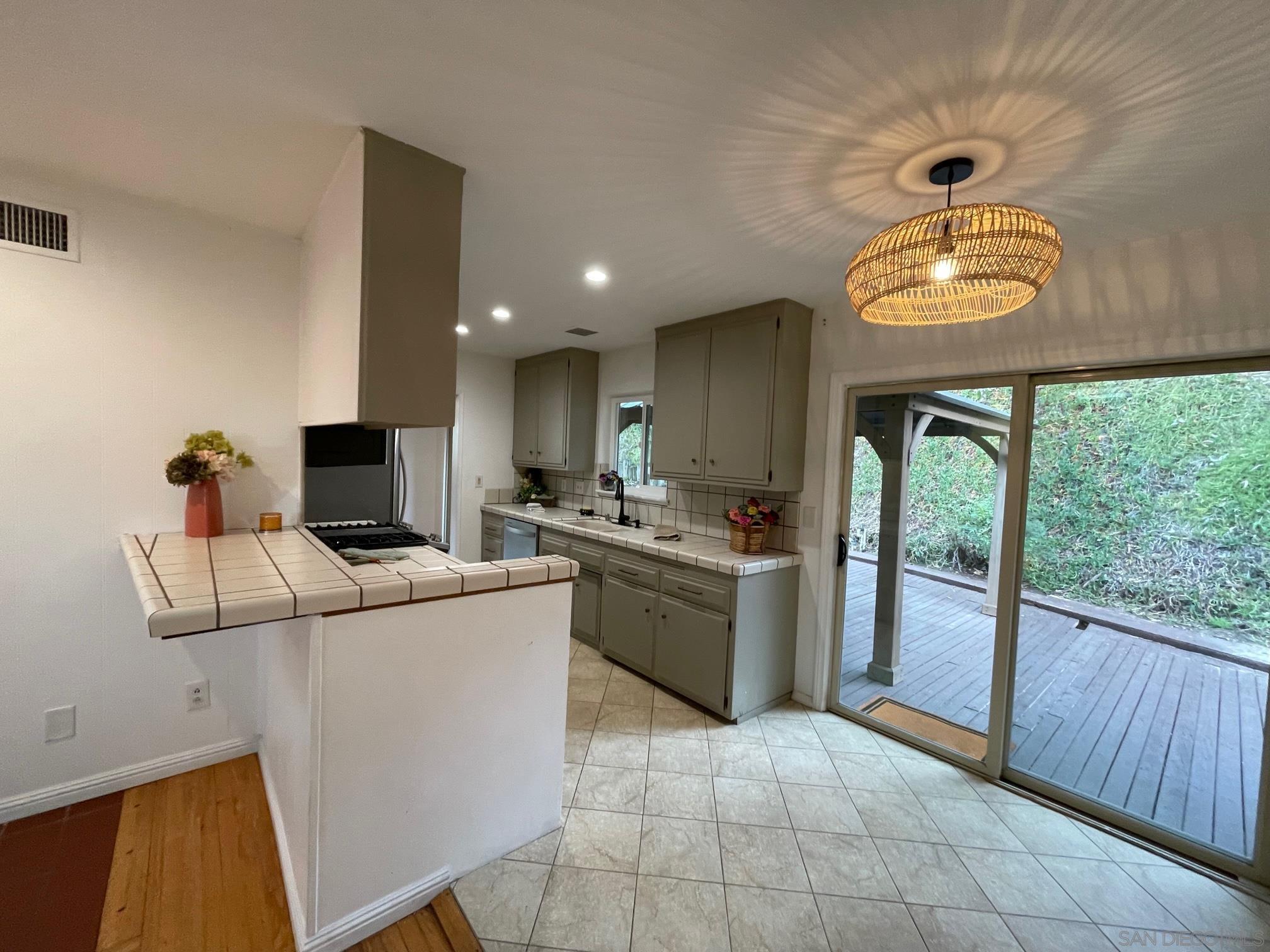 Detail Gallery Image 11 of 22 For 877  Brockton St, El Cajon,  CA 92020 - 3 Beds | 2 Baths