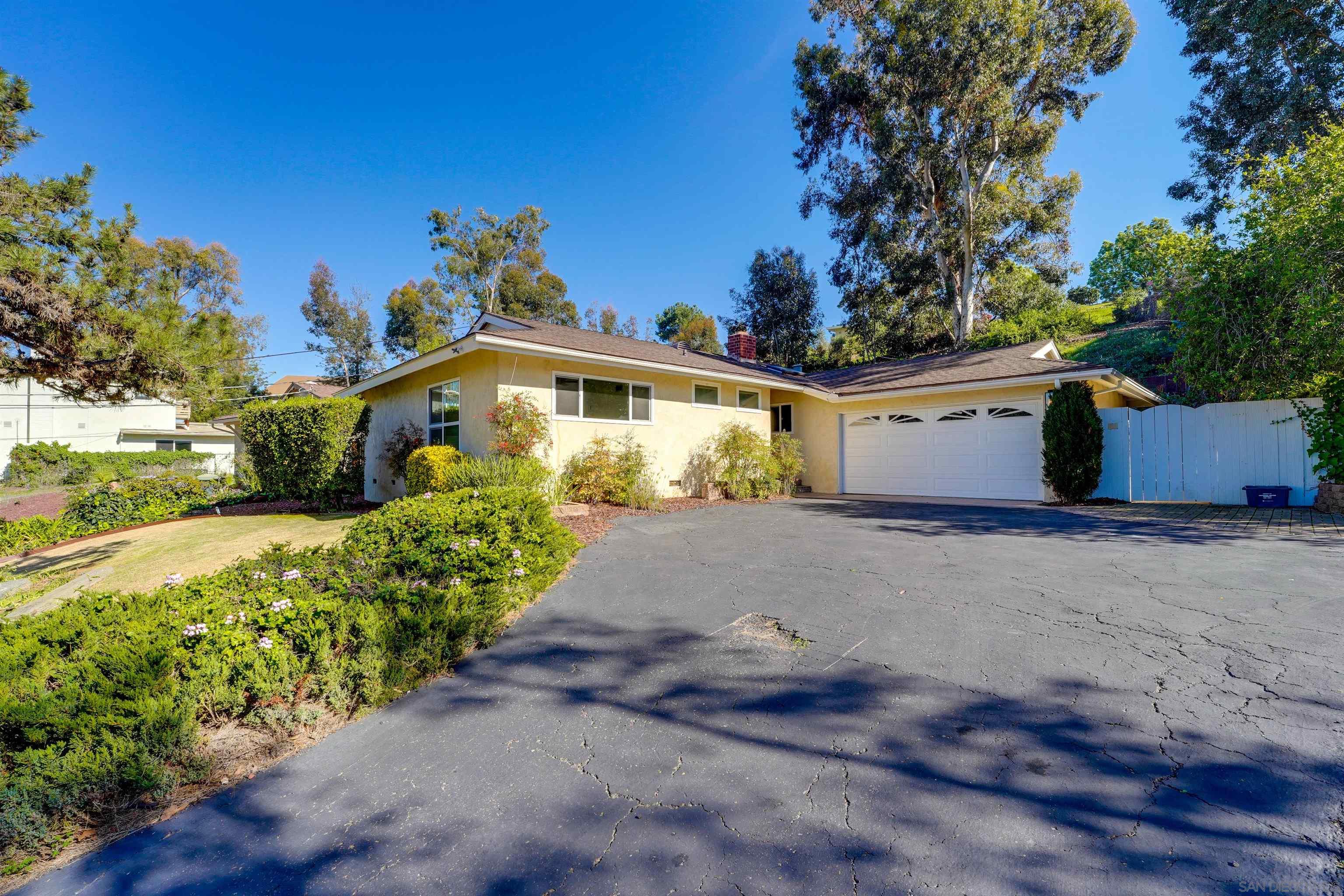 Detail Gallery Image 4 of 22 For 877  Brockton St, El Cajon,  CA 92020 - 3 Beds | 2 Baths