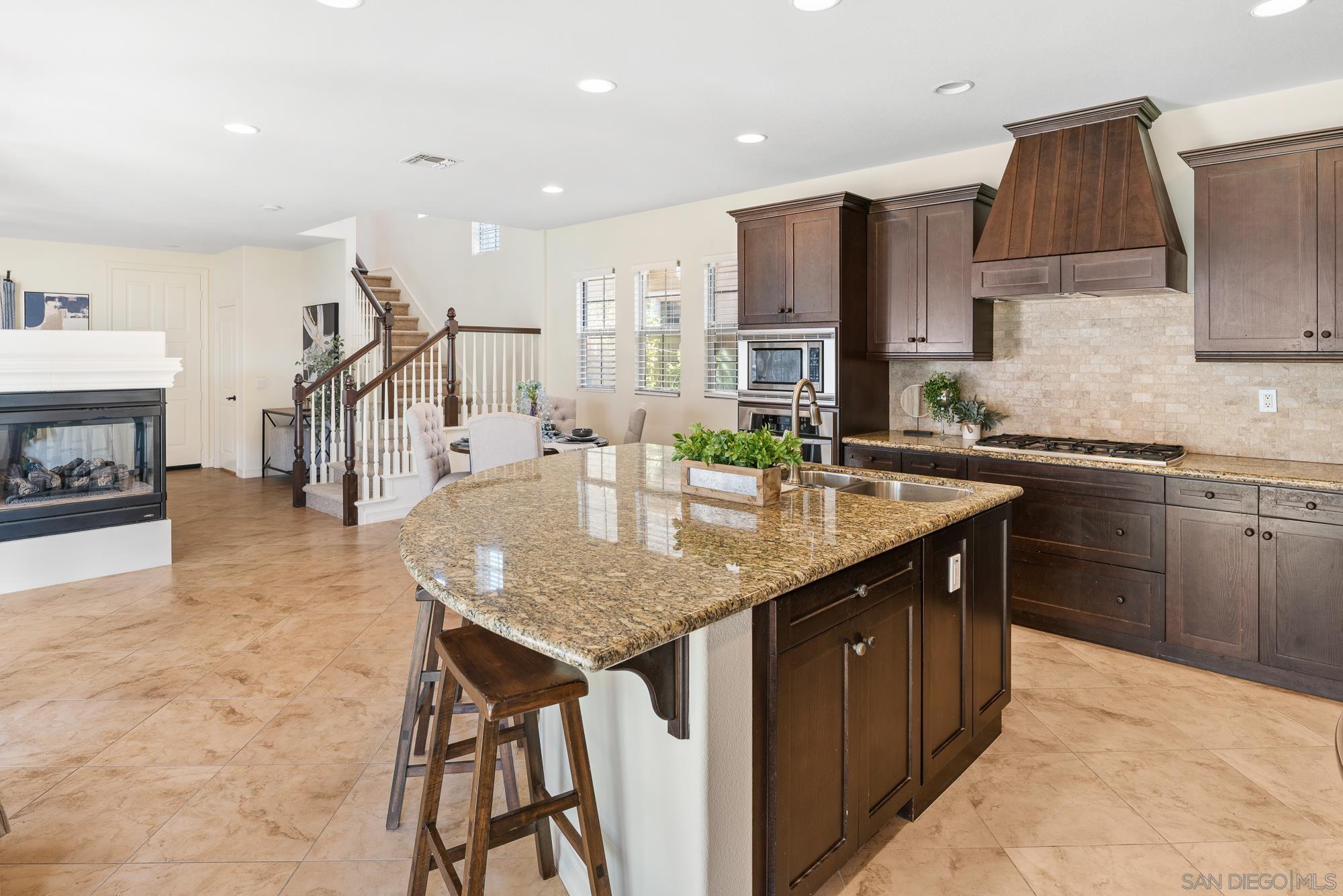 Detail Gallery Image 14 of 47 For 8311  Parkside Crescent, San Diego,  CA 92127 - 3 Beds | 2/1 Baths