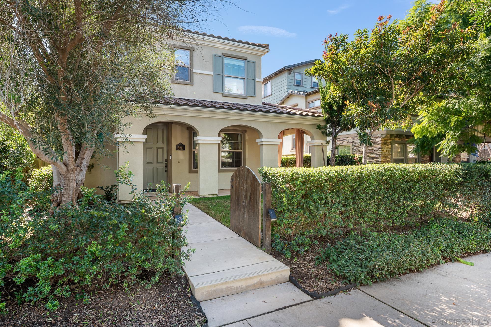 Detail Gallery Image 4 of 47 For 8311  Parkside Crescent, San Diego,  CA 92127 - 3 Beds | 2/1 Baths