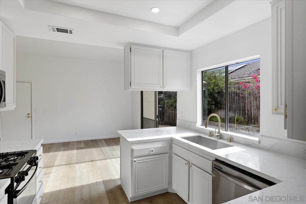 Detail Gallery Image 12 of 38 For 1708  Woodbridge Rd, Escondido,  CA 92026 - 3 Beds | 2 Baths