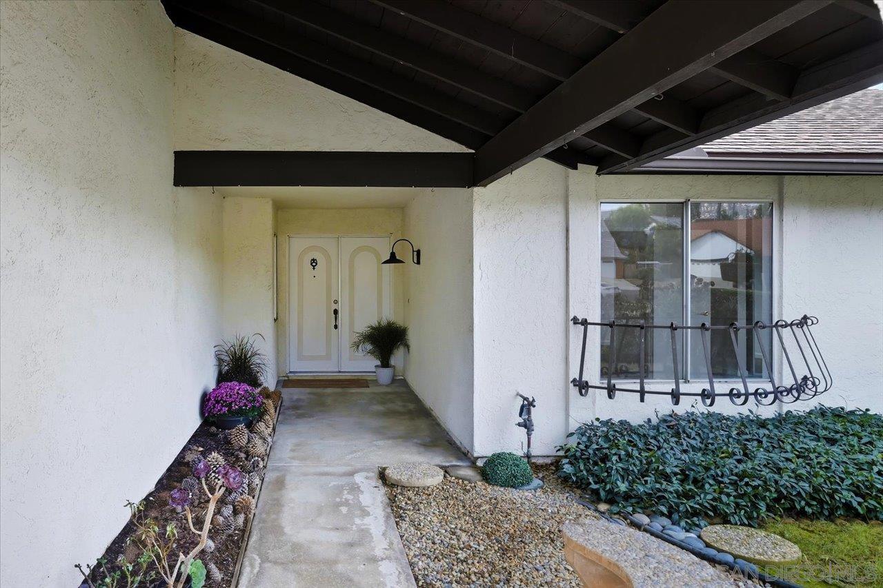 Detail Gallery Image 4 of 38 For 1708  Woodbridge Rd, Escondido,  CA 92026 - 3 Beds | 2 Baths