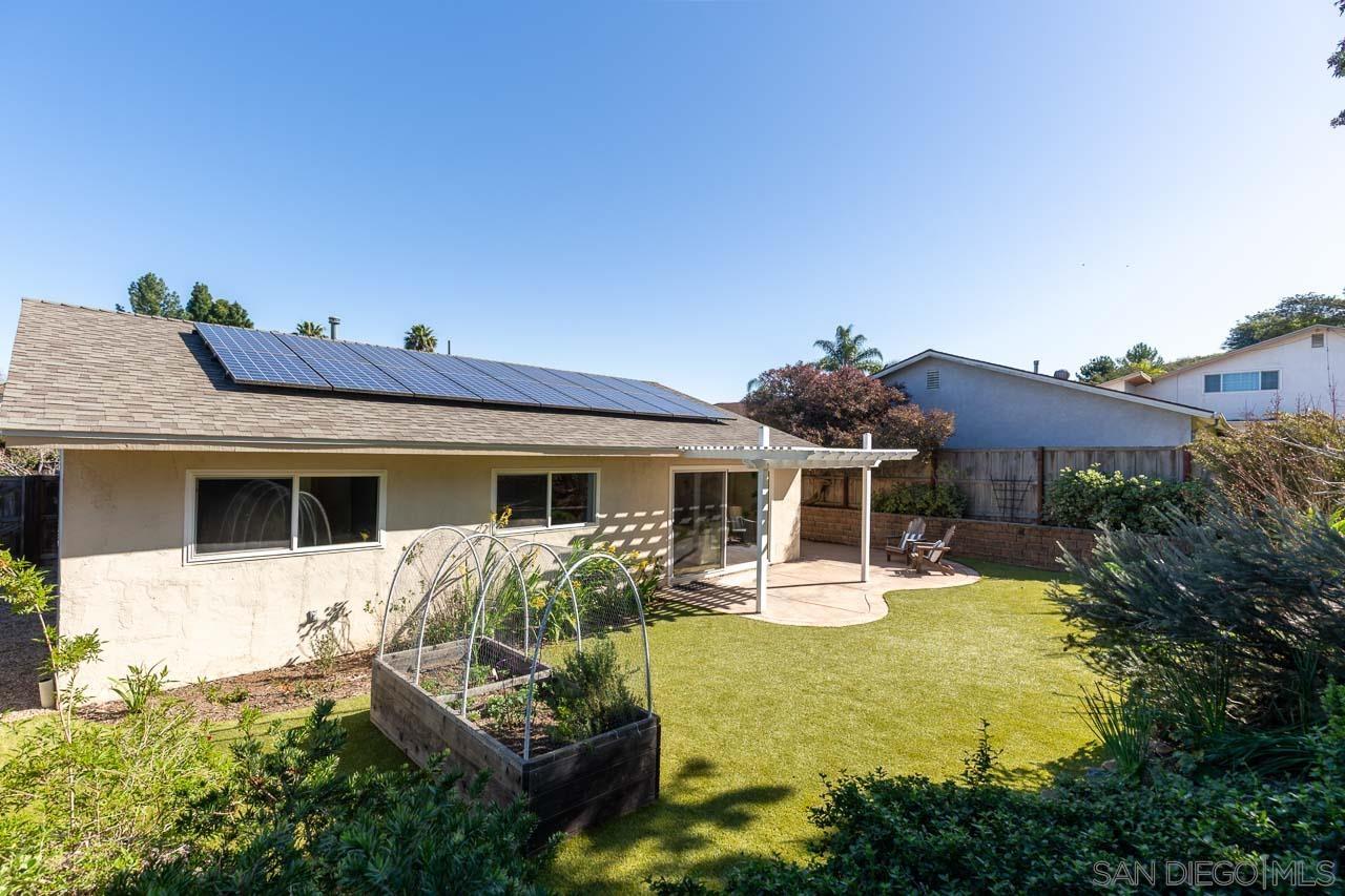 Detail Gallery Image 3 of 23 For 15064  Calle Juanito, San Diego,  CA 92129 - 3 Beds | 2 Baths