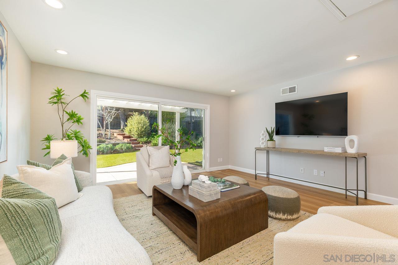 Detail Gallery Image 4 of 23 For 15064  Calle Juanito, San Diego,  CA 92129 - 3 Beds | 2 Baths