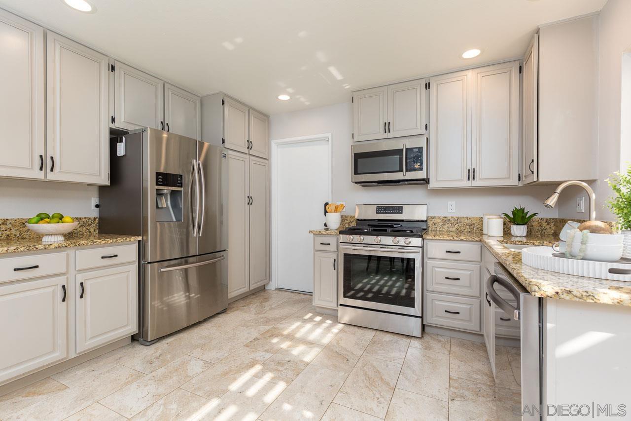 Detail Gallery Image 6 of 23 For 15064  Calle Juanito, San Diego,  CA 92129 - 3 Beds | 2 Baths