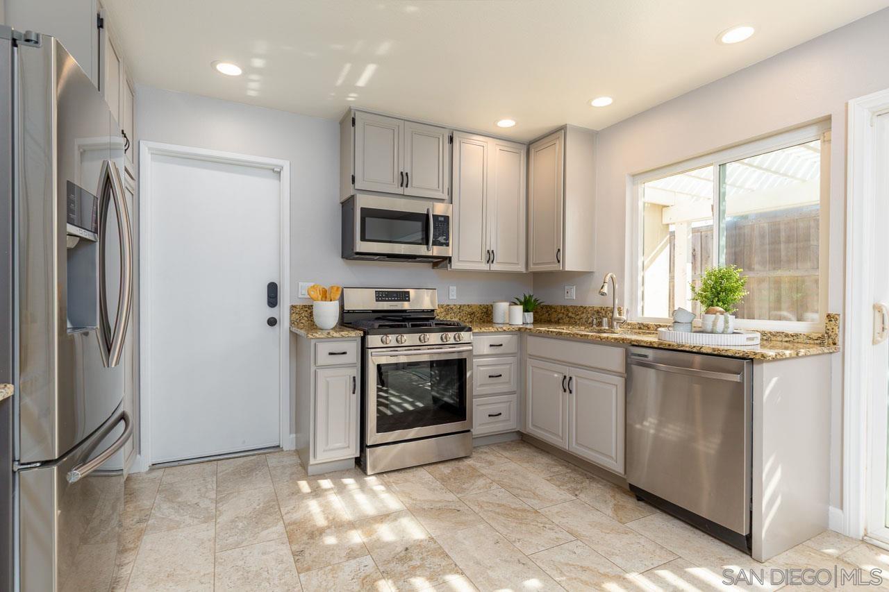 Detail Gallery Image 7 of 23 For 15064  Calle Juanito, San Diego,  CA 92129 - 3 Beds | 2 Baths