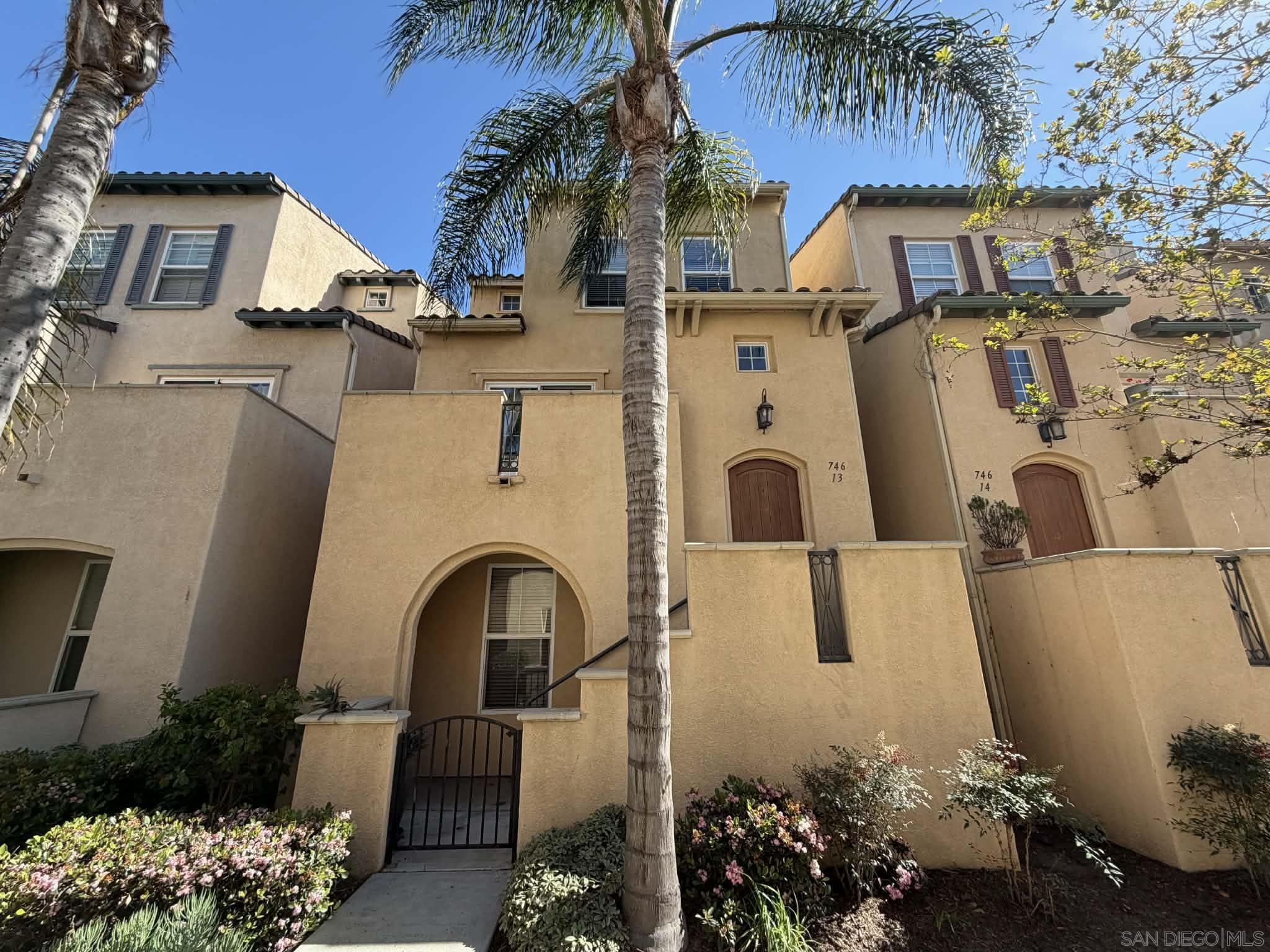 Detail Gallery Image 2 of 24 For 746  Broadway 13, Chula Vista,  CA 91910 - 3 Beds | 3/1 Baths