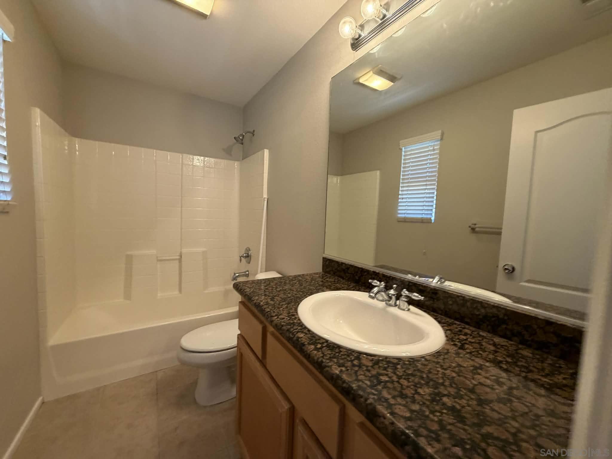 Detail Gallery Image 14 of 24 For 746  Broadway 13, Chula Vista,  CA 91910 - 3 Beds | 3/1 Baths