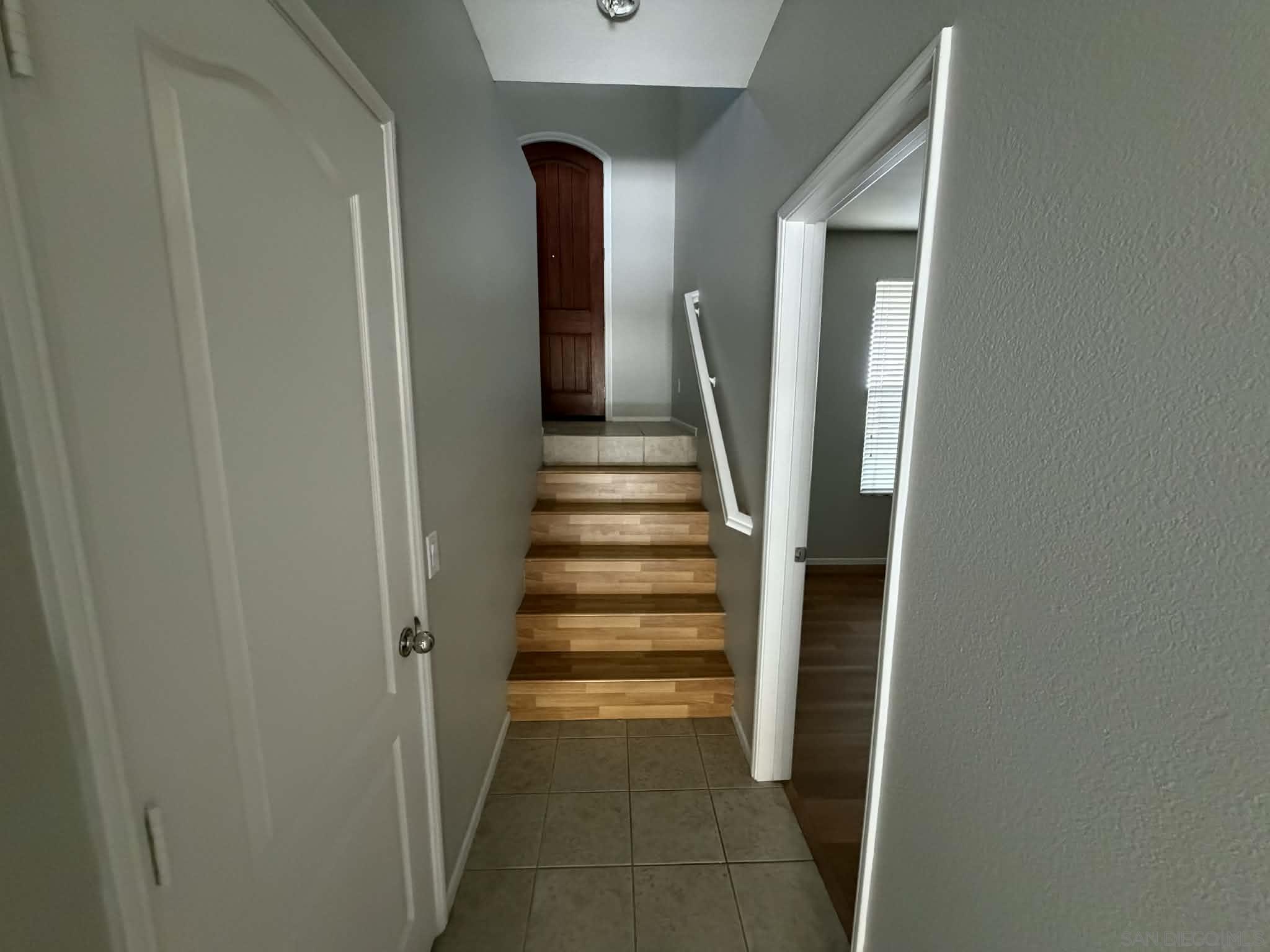 Detail Gallery Image 4 of 24 For 746  Broadway 13, Chula Vista,  CA 91910 - 3 Beds | 3/1 Baths