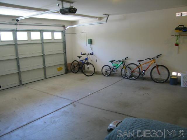 Detail Gallery Image 8 of 9 For 1978  Arbor Glen, Escondido,  CA 92025 - 3 Beds | 2/1 Baths