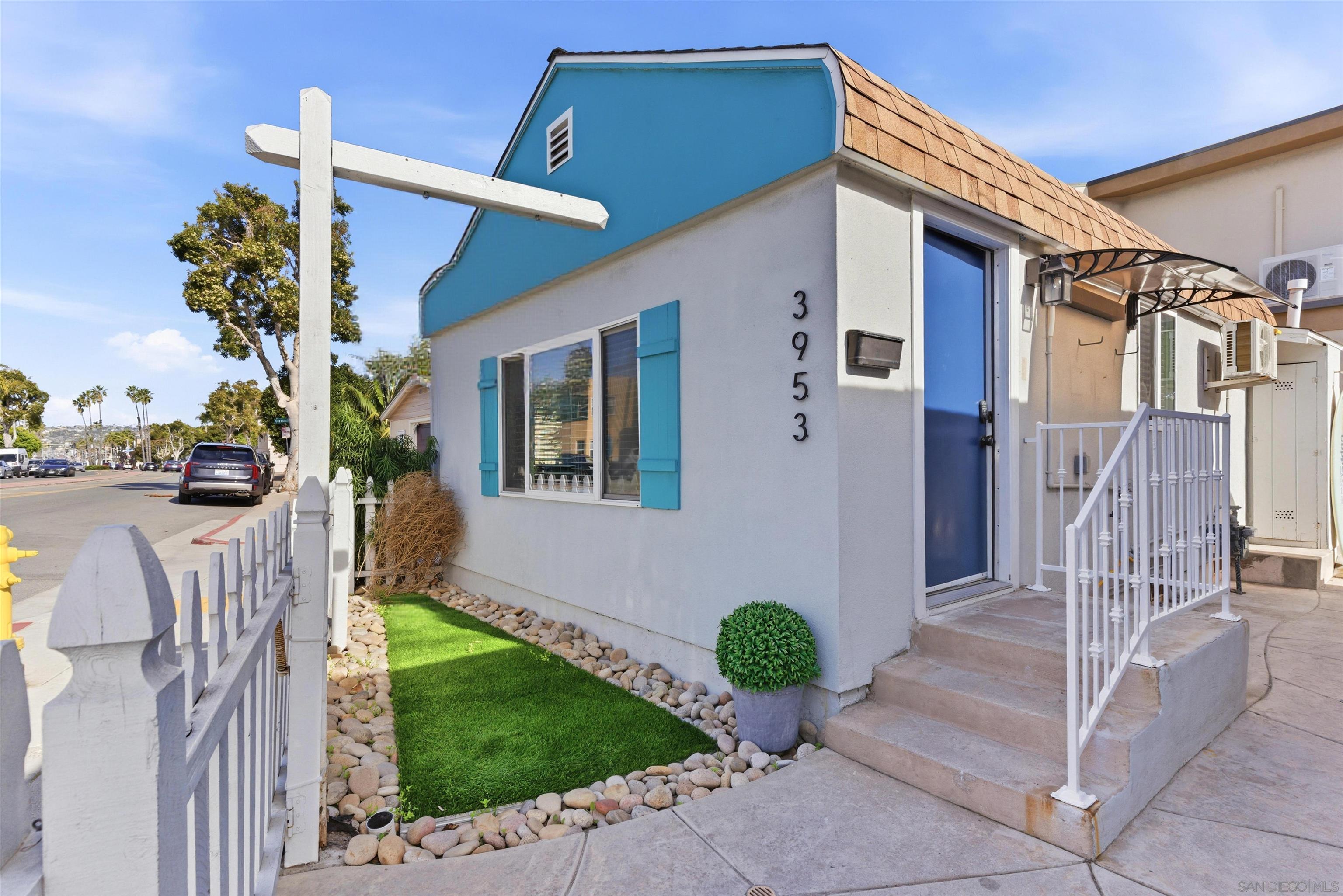 Detail Gallery Image 3 of 24 For 3953  Mission Blvd, San Diego,  CA 92109 - 1 Beds | 1 Baths